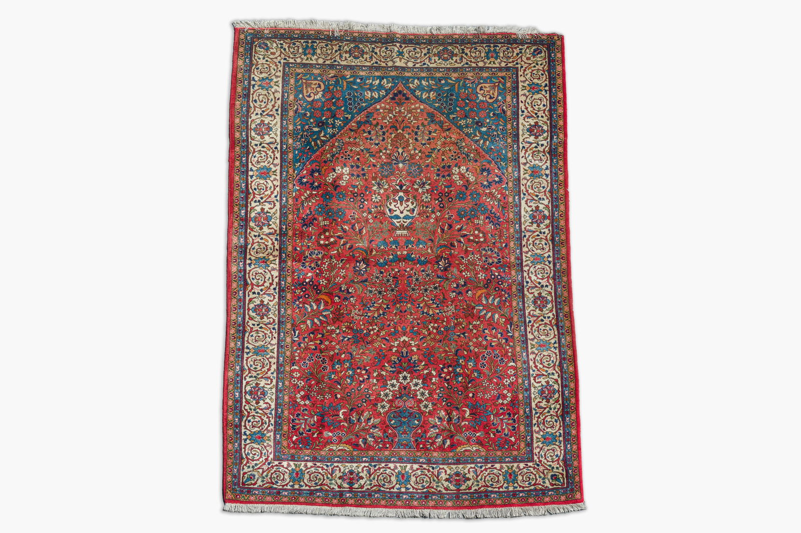A Persian Sarouk rug with floral design, wool on cotton, mid 20th C.: A Persian Sarouk rug with floral design, wool on cotton, mid 20th C. 207 x 133,5 cm