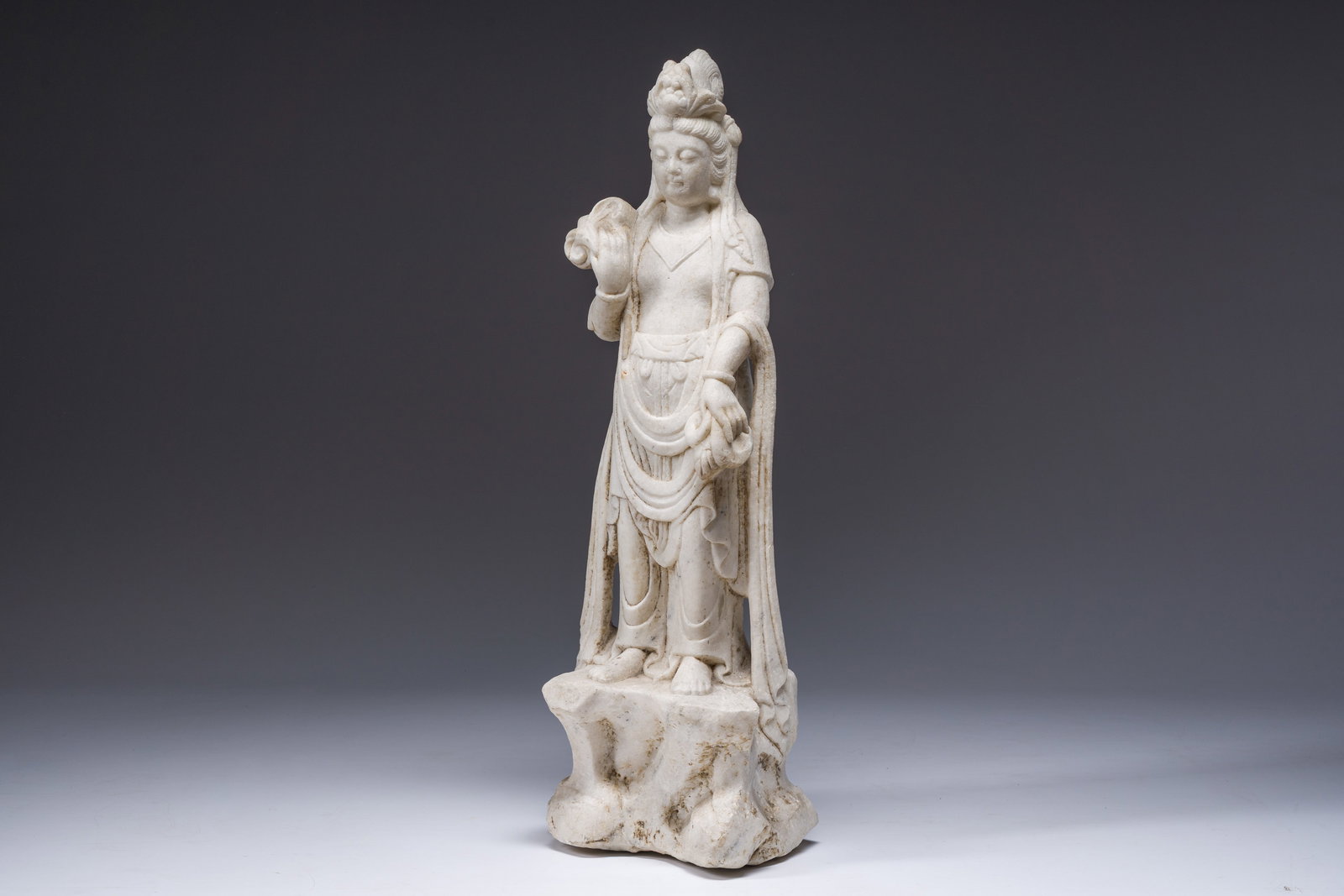 A Chinese white marble sculpture of Guanyin, 20th C.: A Chinese white marble sculpture of Guanyin, 20th C. H 86 cm