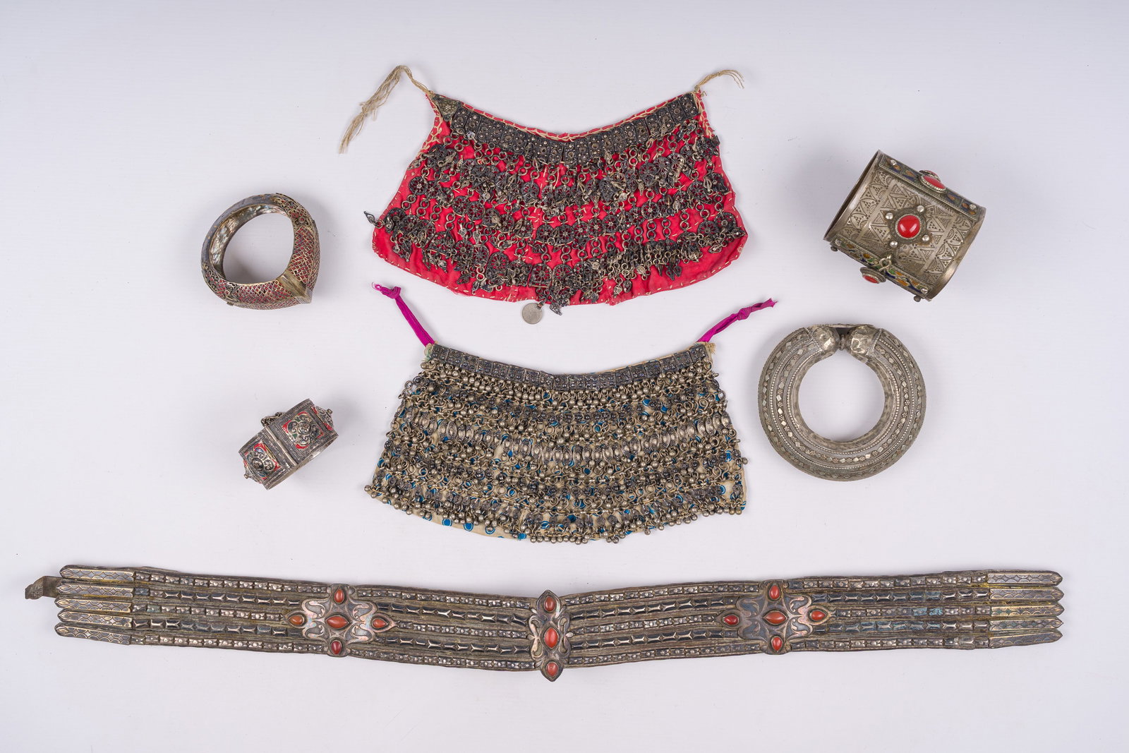 A collection of ethnographic silver and copper jewelry, Sumatra, Turkmenistan and Yemen, 19th/20th: A collection of ethnographic silver and copper jewelry, Sumatra, Turkmenistan and Yemen, 19th/20th C. L 77 cm (the leather and silver fragment of a belt, perhaps an 'at bukov' from a horse harness)