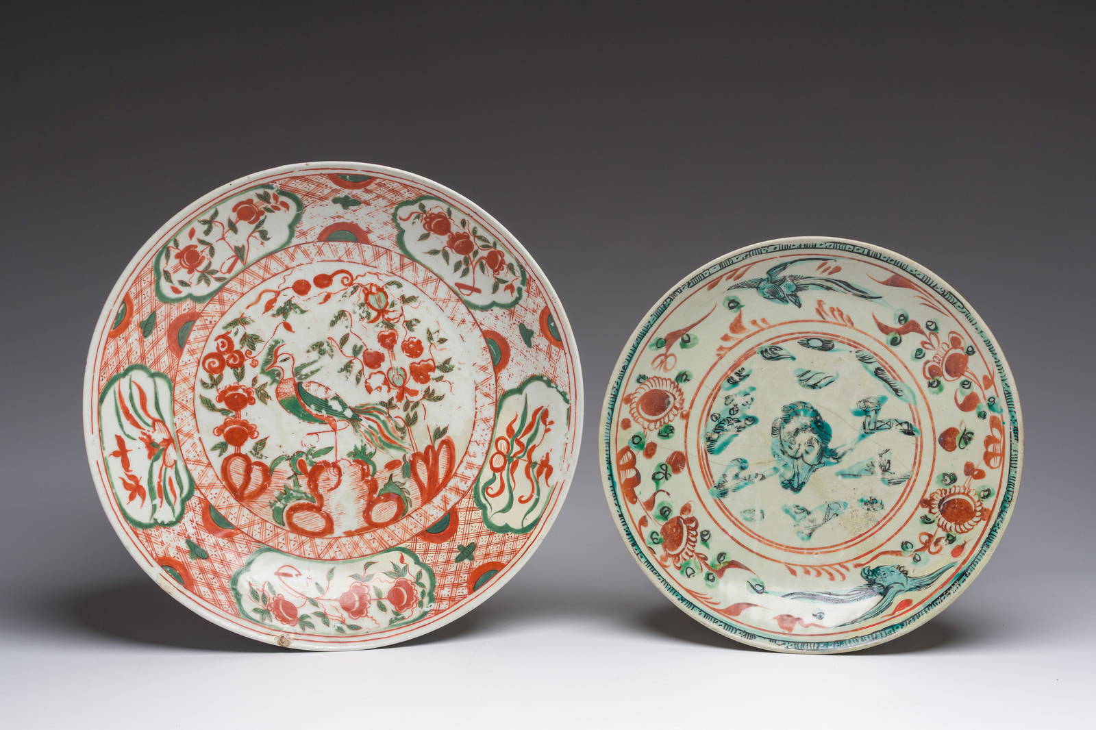 Two Chinese Swatow dishes with a bird and a lion, Ming