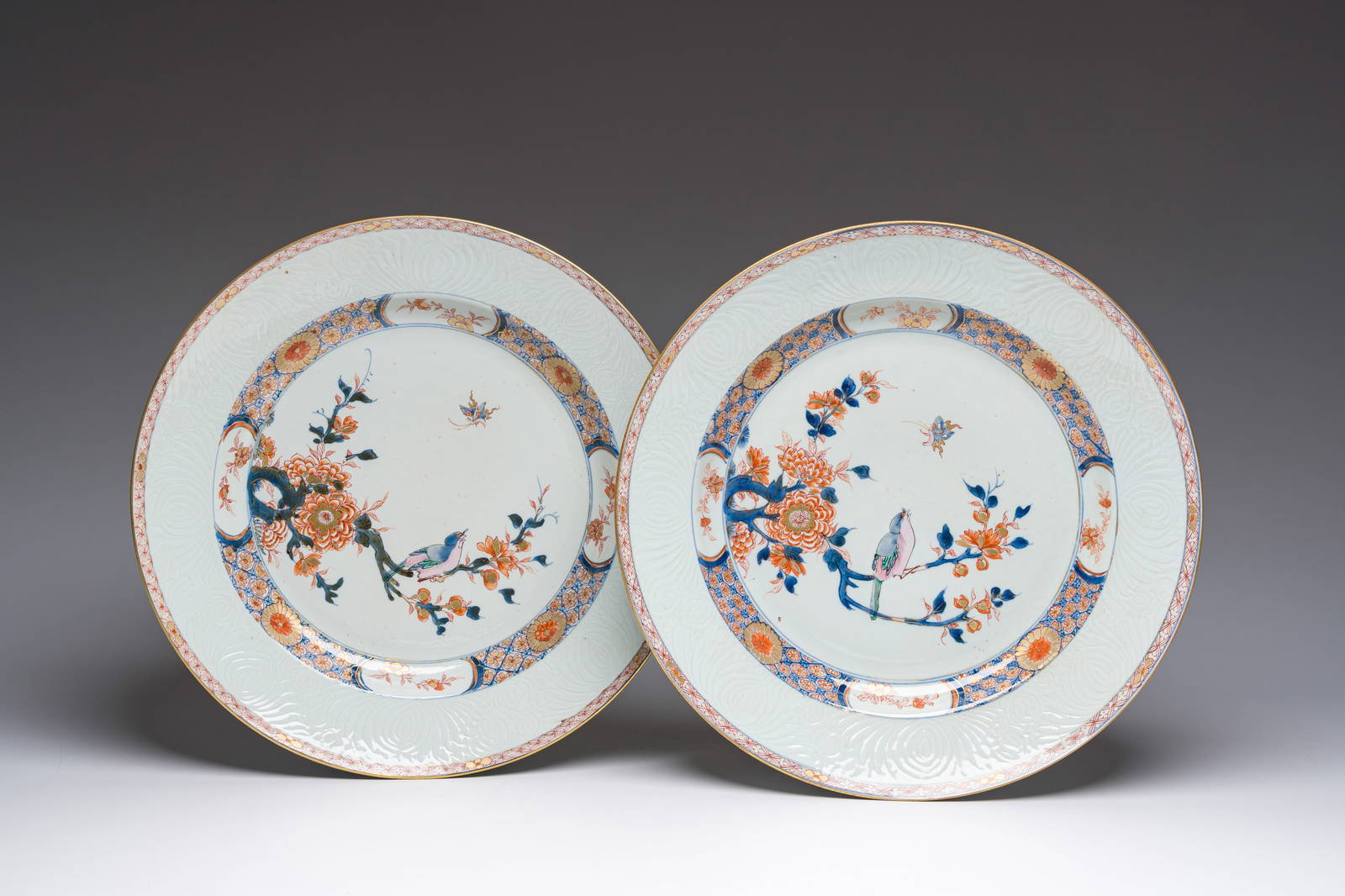 A pair of large Chinese rose-Imari dishes with a bird on a blossoming branch, Kangxi