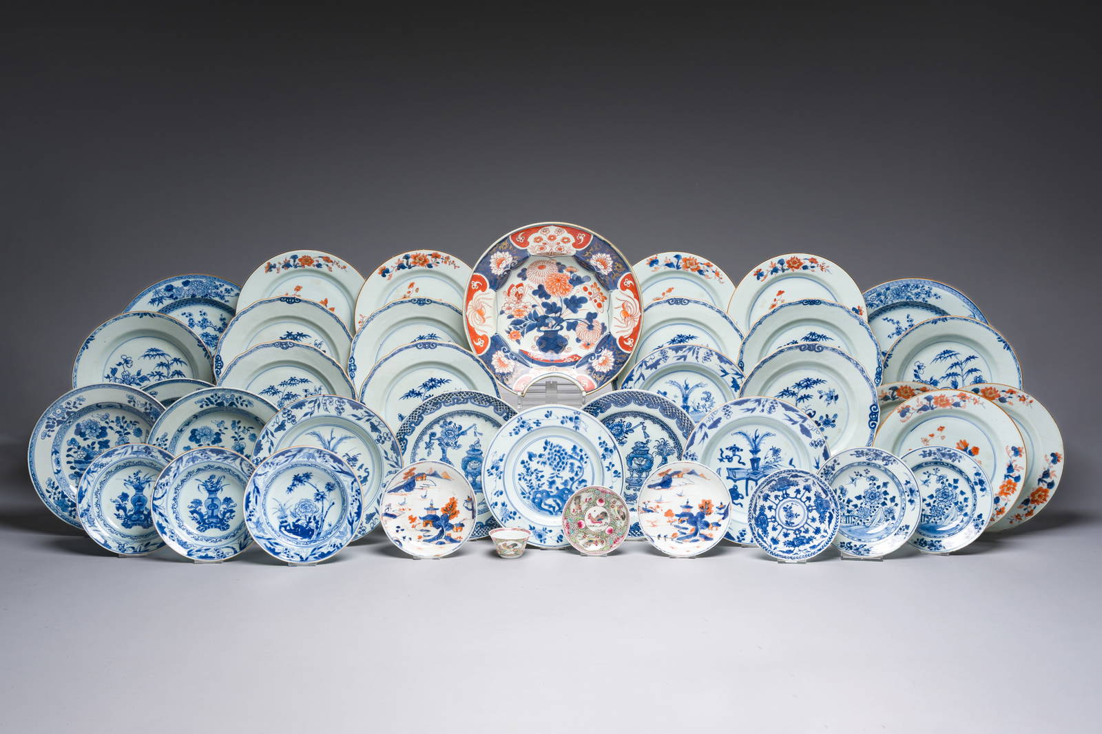 A varied collection of Chinese porcelain, Kangxi and later