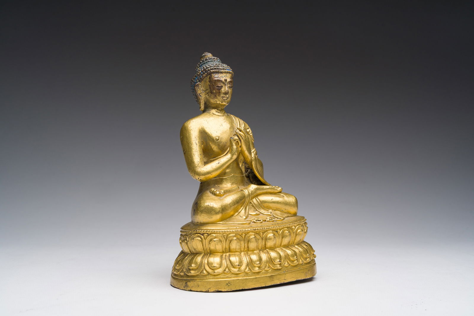 A Chinese gilt bronze figure of Buddha, 19th C. (1 of 7)