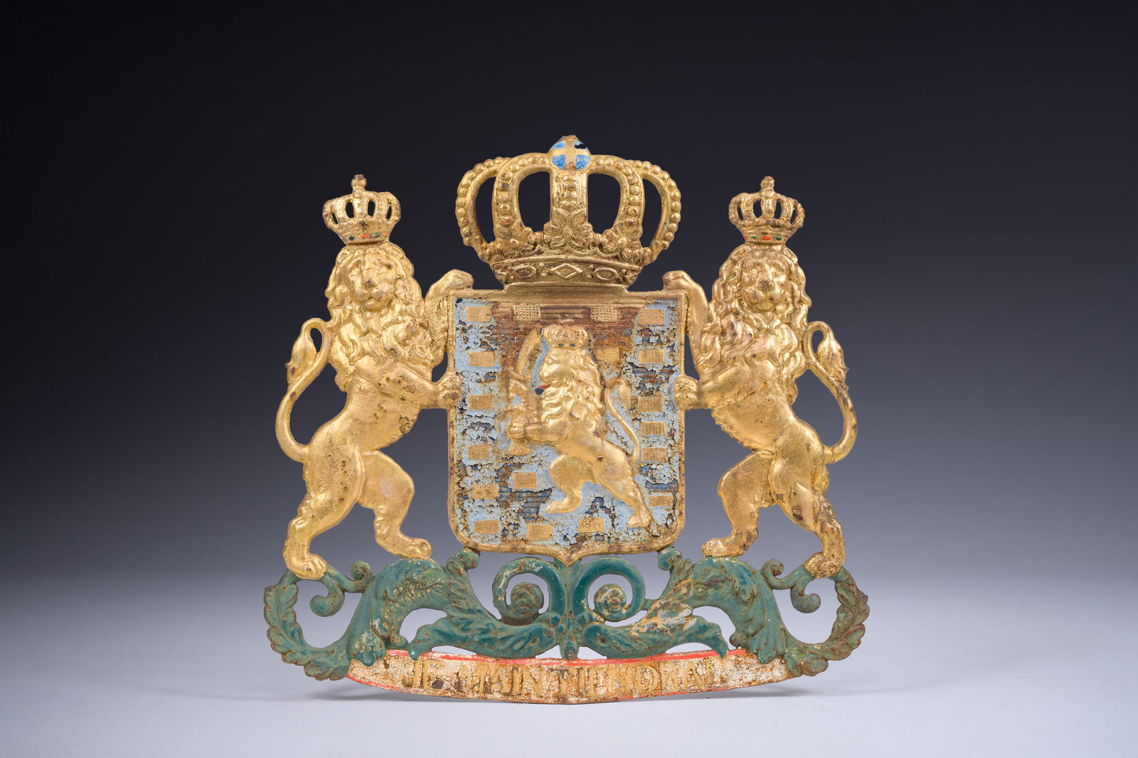 A Dutch polychrome and gilt cast iron 'Je maintiendrai' wall plaque, ca. 1900: A Dutch polychrome and gilt cast iron 'Je maintiendrai' wall plaque, ca. 1900 74 x 69 cm
