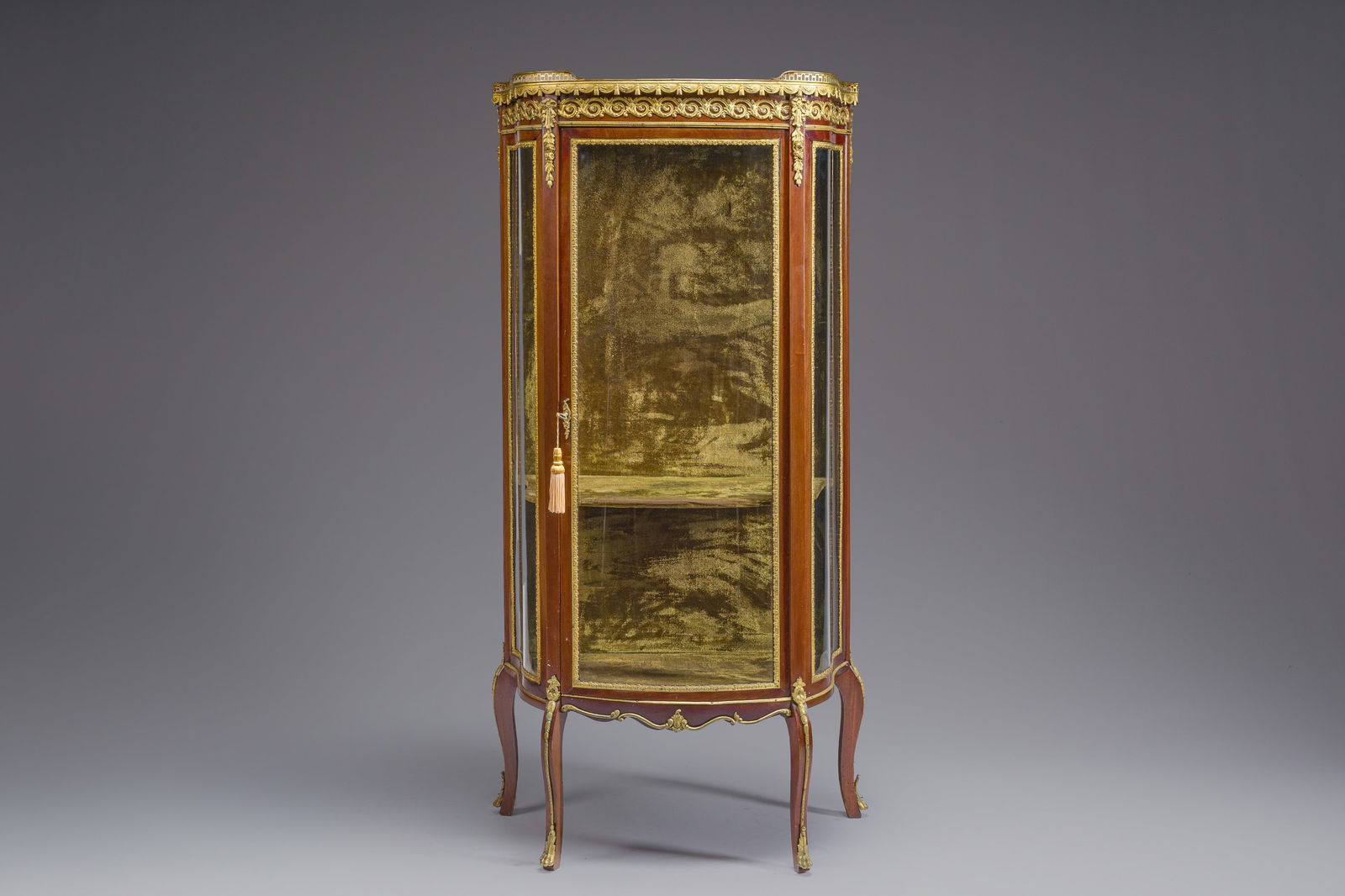 A French Louis XV style display cabinet with gilt bronze mounts, ca. 1900 (1 of 11)