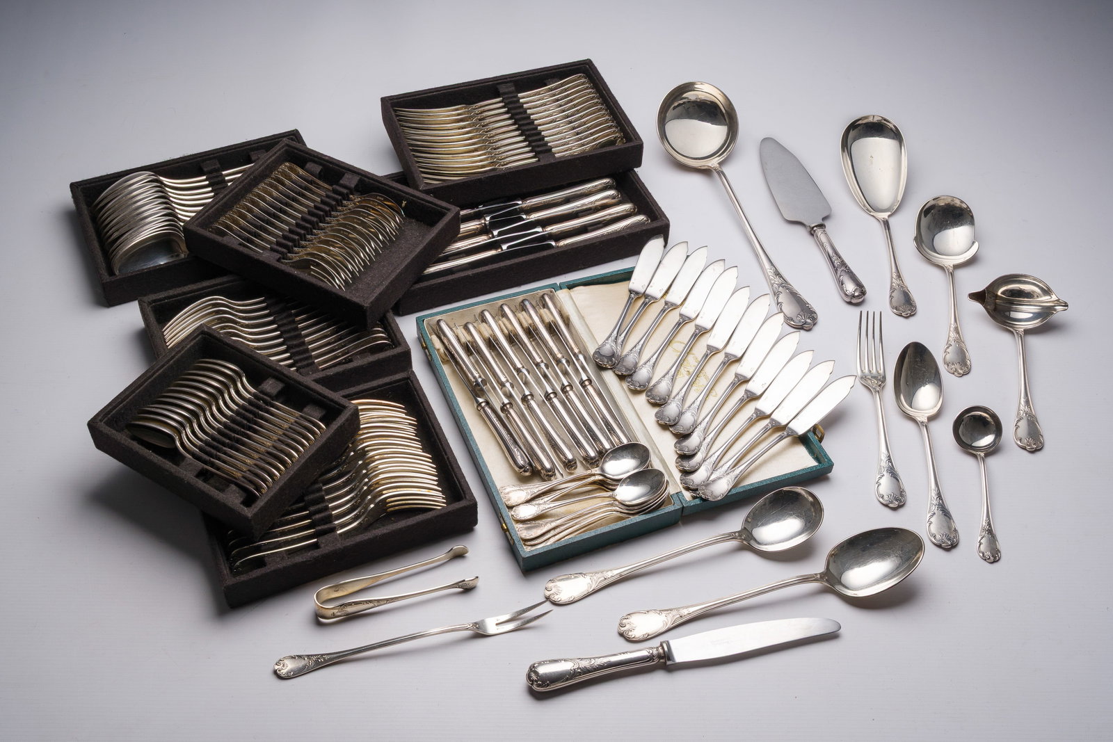 A French 132-piece silver-plated cutlery set, model Marly, Christofle, 20th C.: A French 132-piece silver-plated cutlery set, model Marly, Christofle, 20th C. Various dimensions.