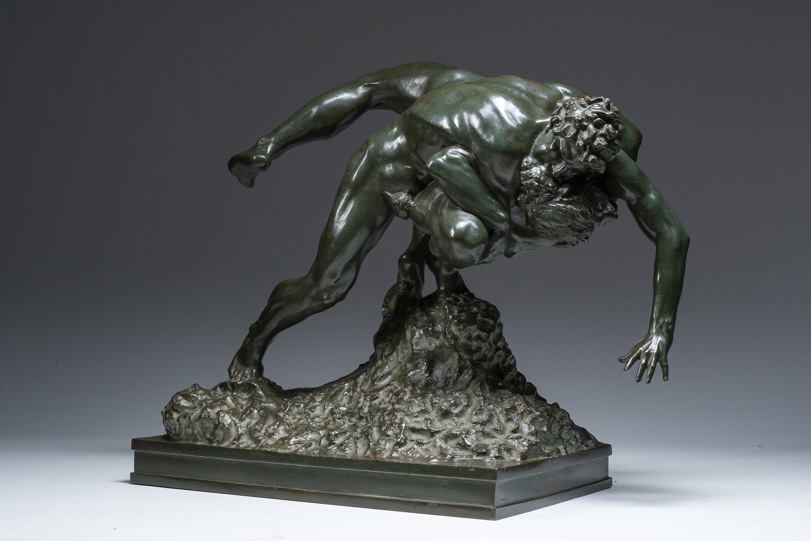 Jef Lambeaux (1852-1908): The wrestlers, green patinated bronze: Jef Lambeaux (1852-1908): The wrestlers, green patinated bronze H 68 - L 81 - D 44 cm
