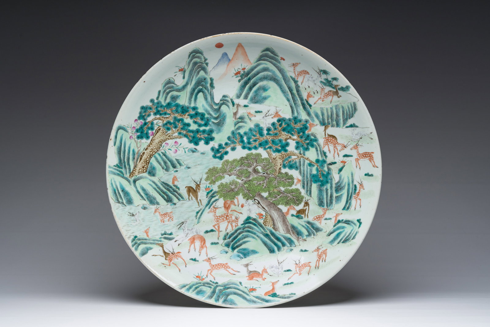 A large Chinese famille rose '100 deer' dish, 19th C. (1 of 11)