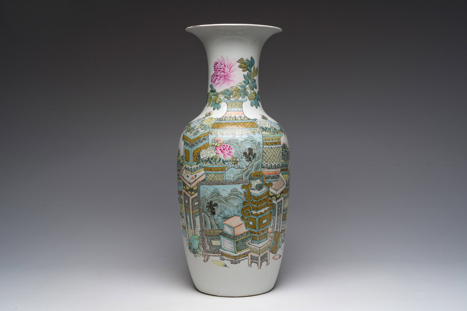 A fine Chinese qianjiang cai 'antiquities' vase, 19th/20th C. (1 of 6)