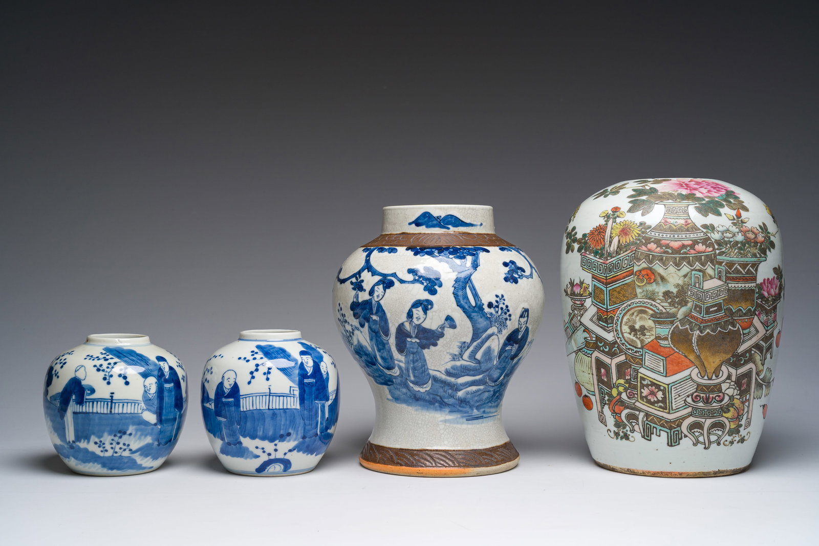 Three Chinese blue and white vases and a qianjiang cai 'antiquities' jar, 19th/20th C. (1 of 6)