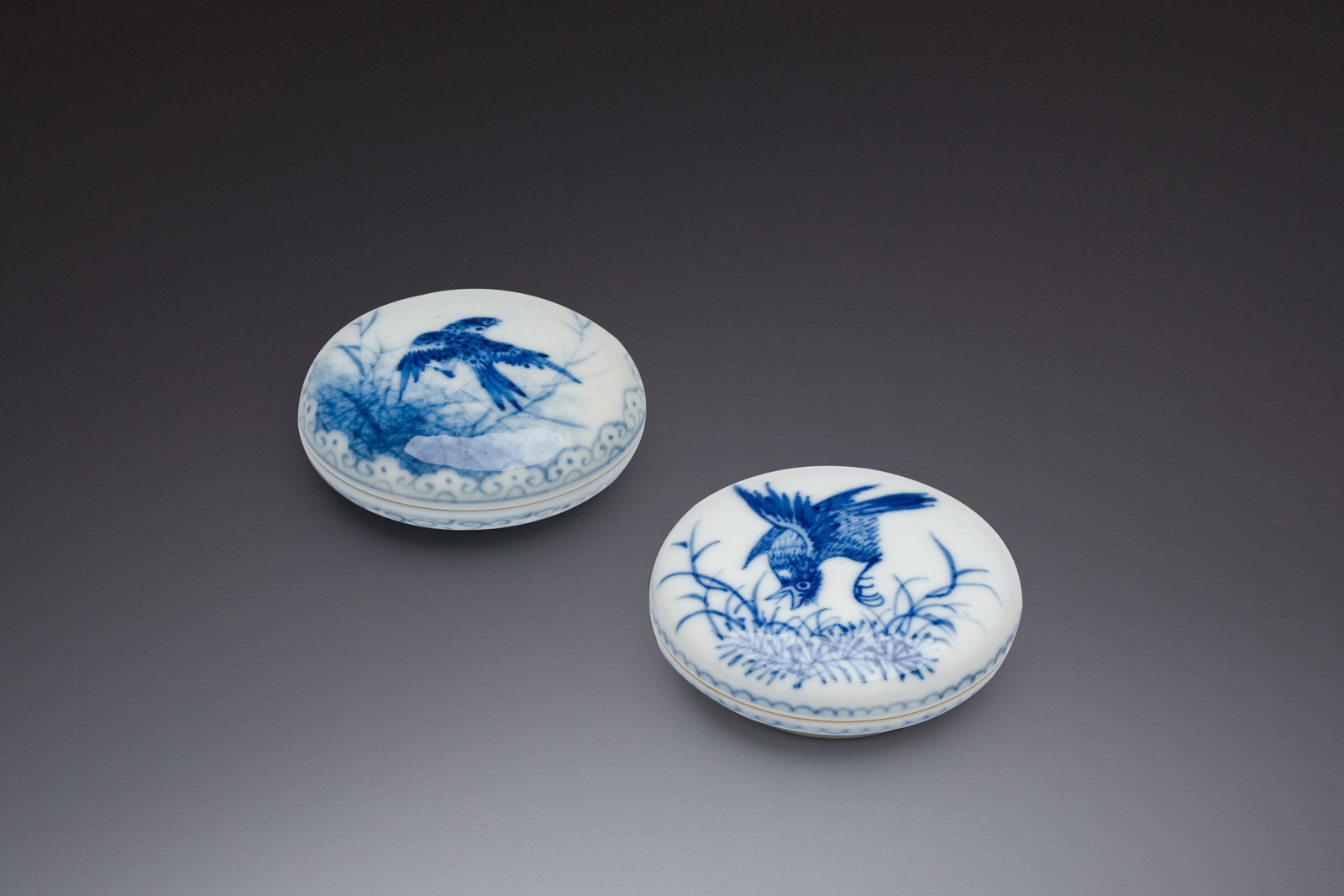 Two Chinese blue and white seal paste boxes and covers in the style of Wang Bu ??, Yongzheng (1 of 8)