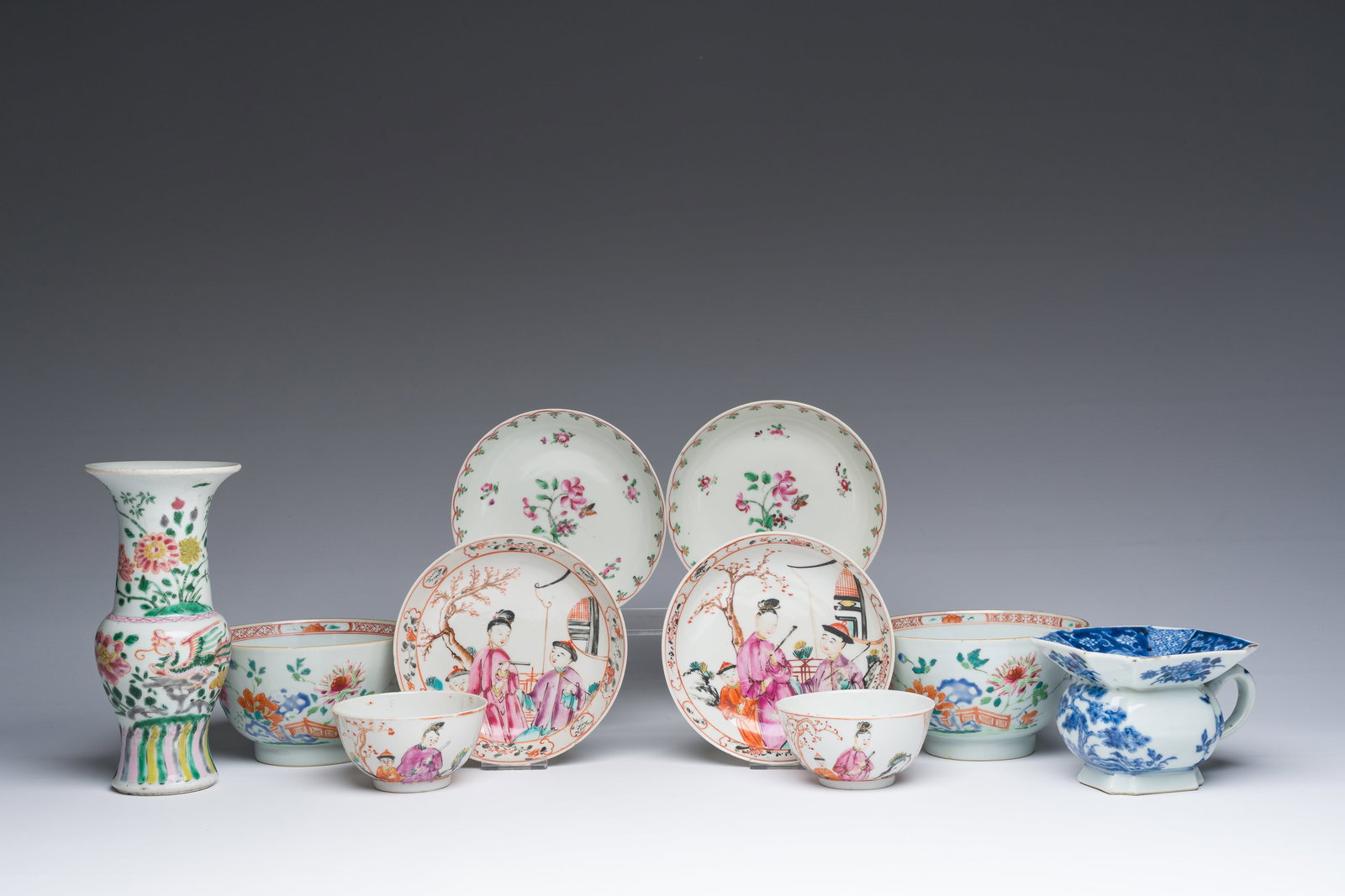 A varied collection of Chinese blue, white and famille rose porcelain, Kangxi/Qianlong (1 of 9)