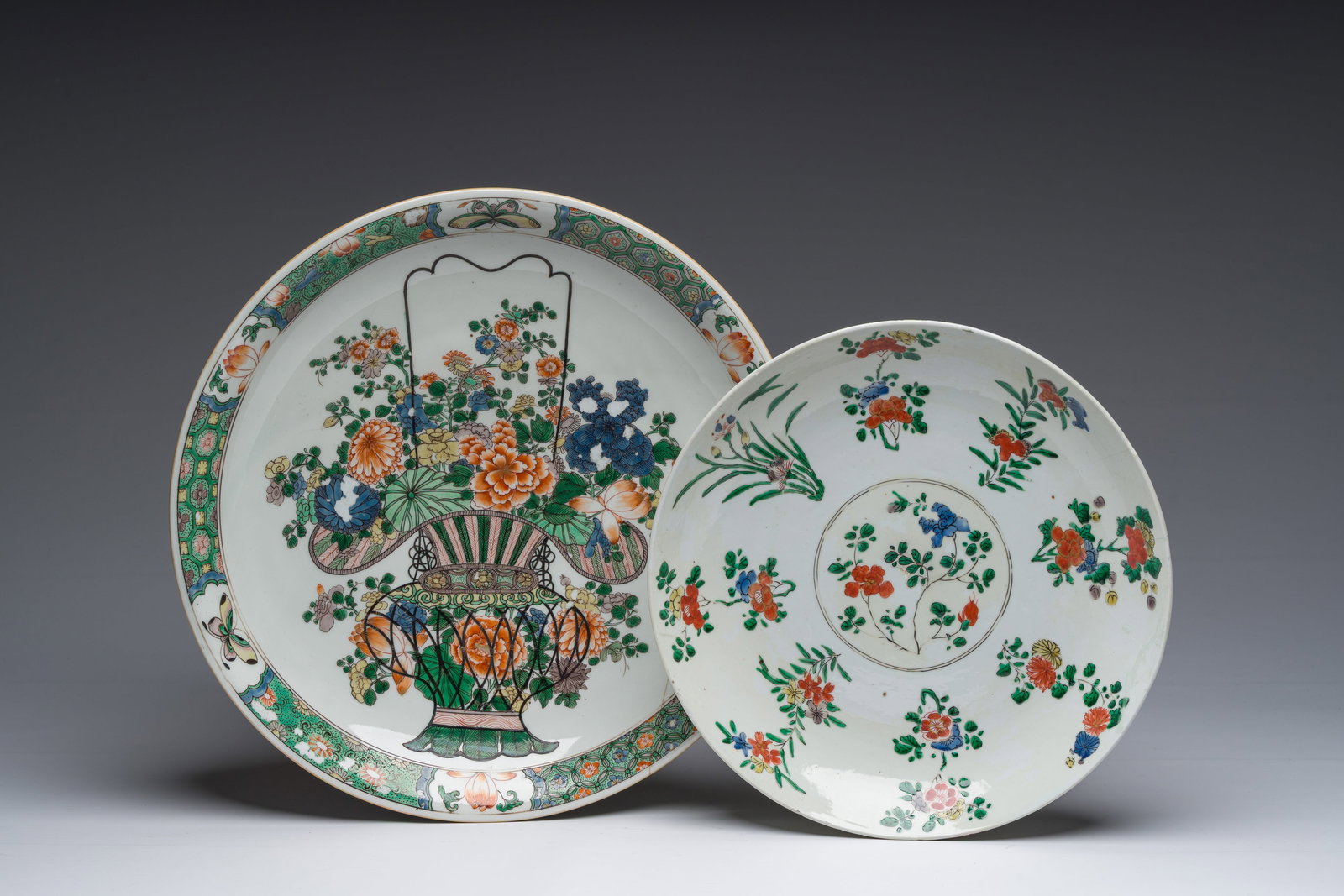 Two Chinese famille verte dishes with floral design, Kangxi (1 of 3)