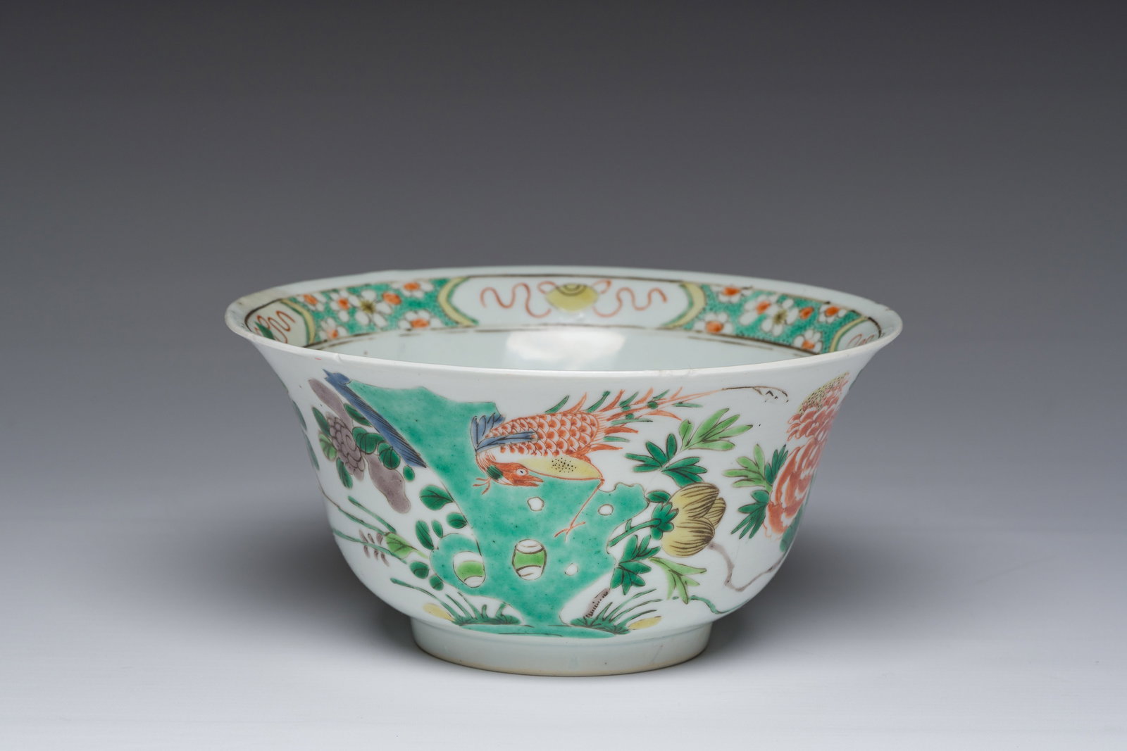 A Chinese famille verte bowl with a pheasant on rockwork surrounded by foliage, Kangxi (1 of 7)