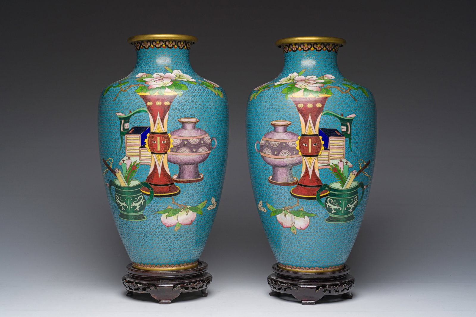A pair of Chinese cloisonne 'antiquities' vases, 20th C. (1 of 9)