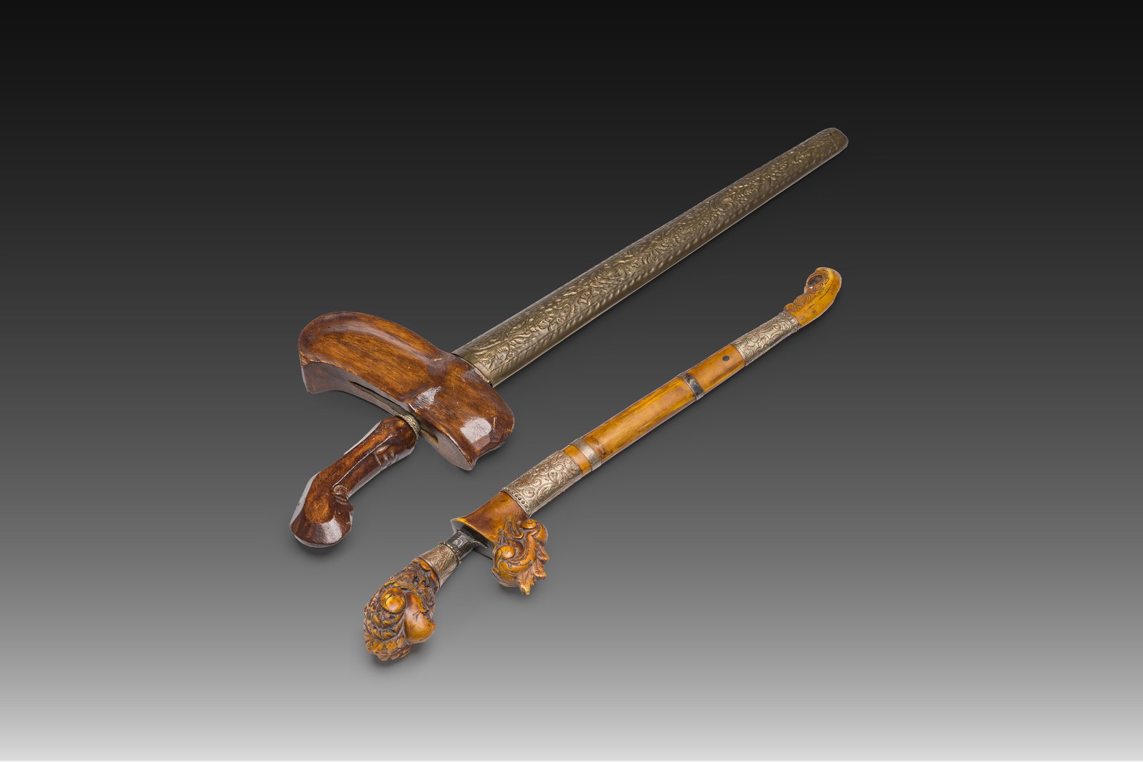 Two Indonesian kris daggers in metal, wood, copper and resin, 20th C. (1 of 8)