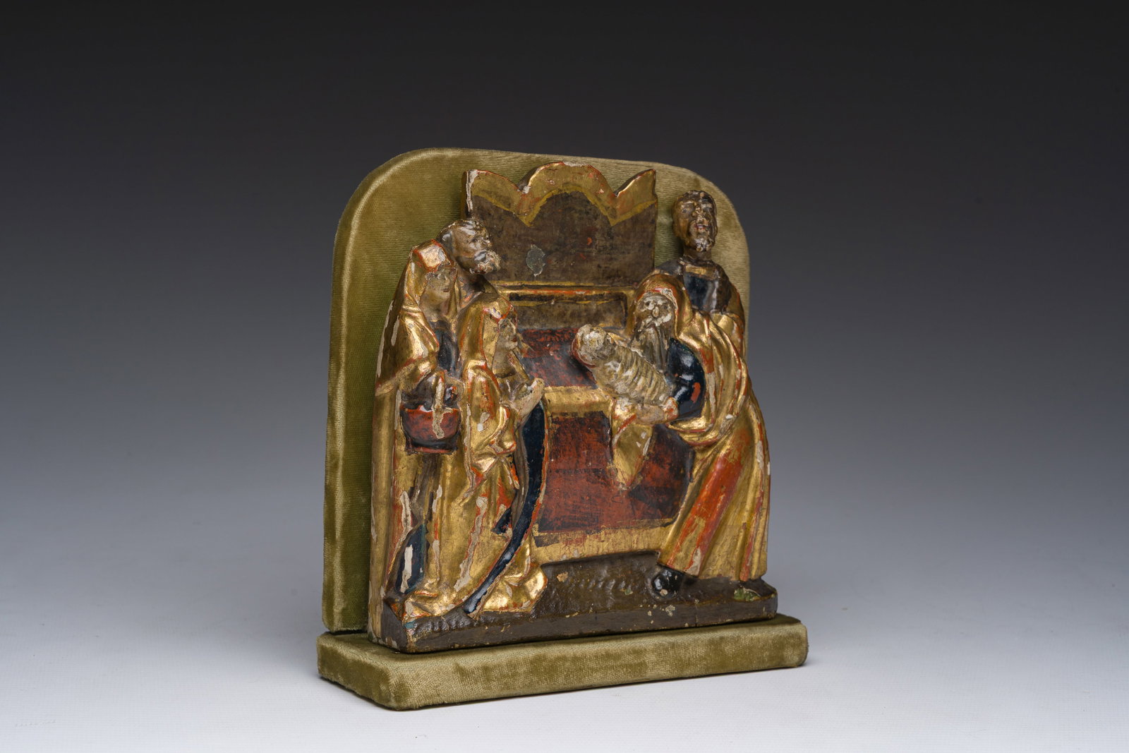 A Brabant gilt and polychromed wooden 'Presentation of Jesus in the temple' retable group, 16th C. (1 of 9)