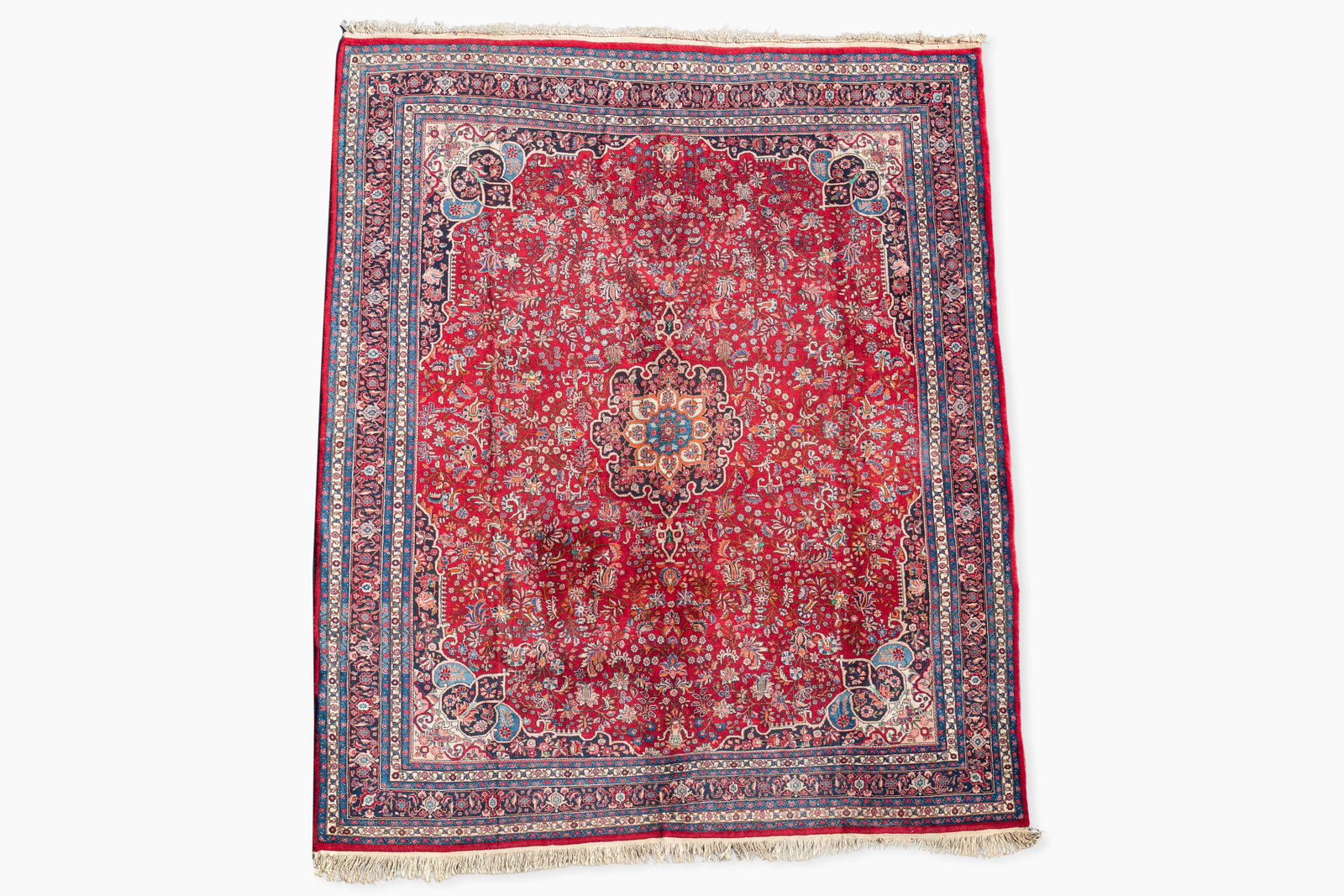 A Persian Bidjar rug with floral design, wool on cotton, 20th C. (1 of 6)