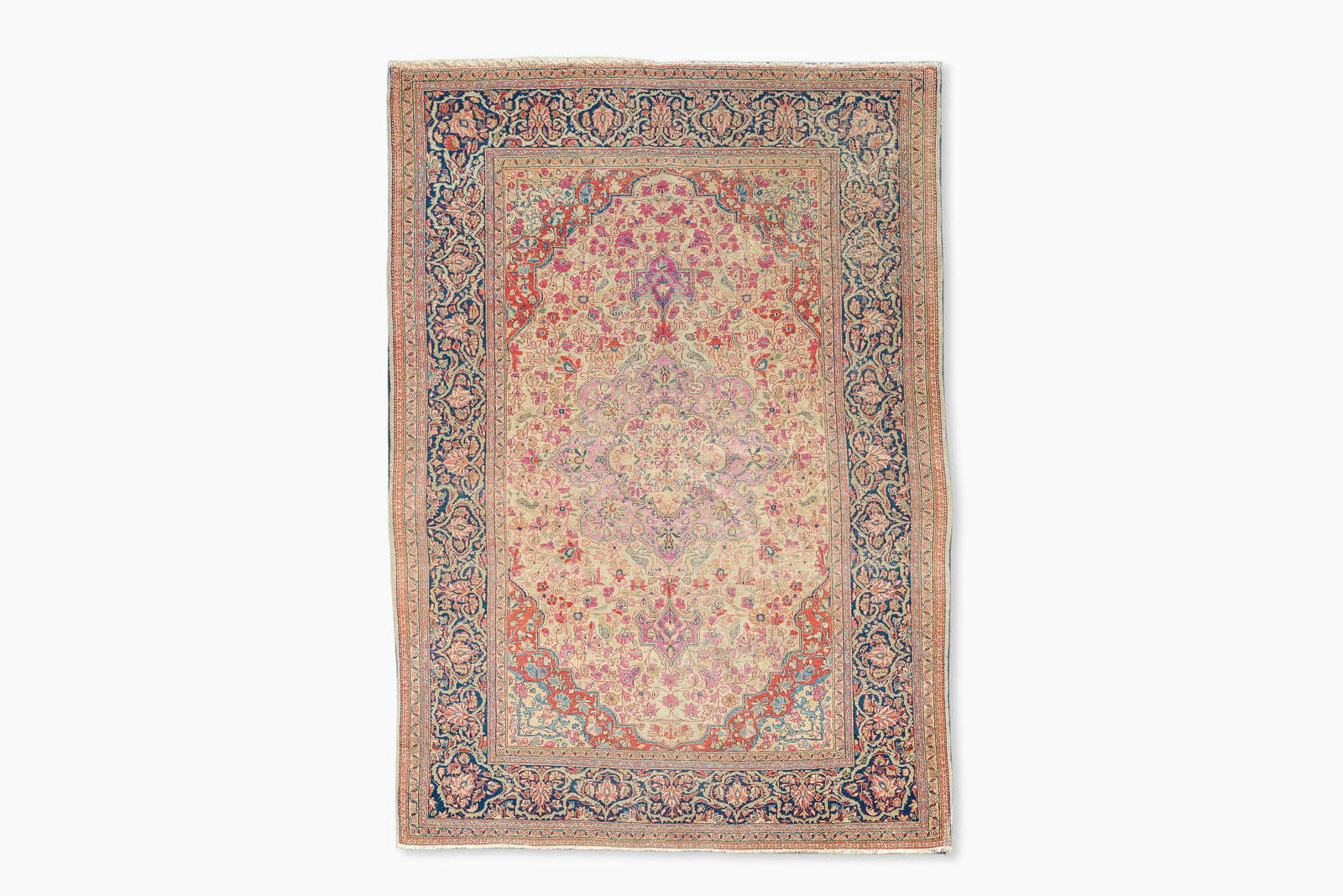 A Persian Keshan (Kashan) rug with floral design, wool on cotton, first half 20th C. (1 of 4)