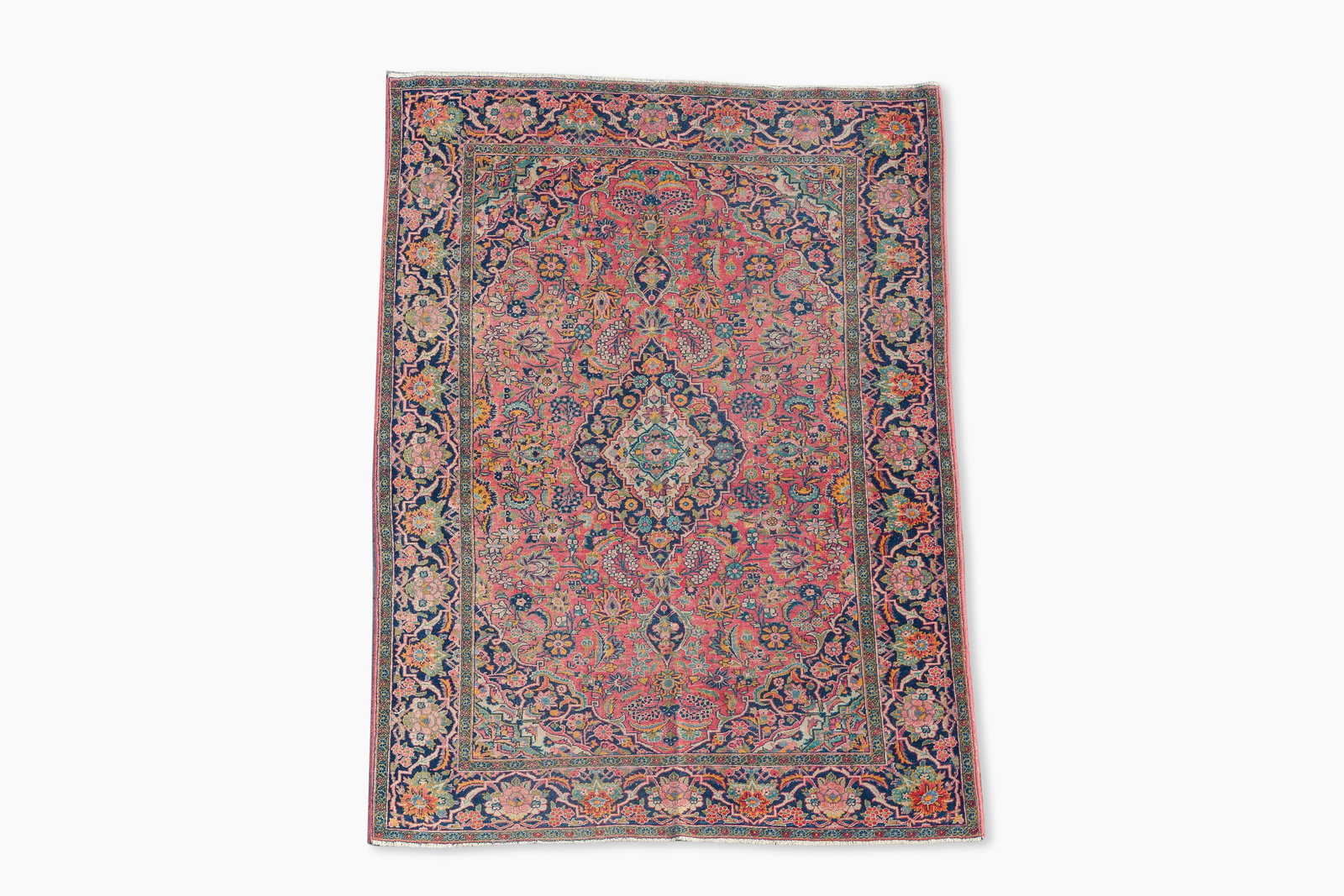 A Persian Keshan (Kashan) rug with floral design, wool on cotton, first half 20th C. (1 of 5)