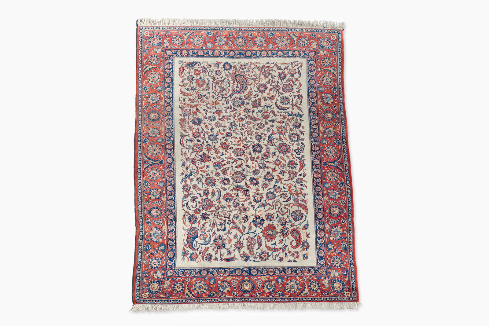 A Persian Isfahan rug with floral design, wool on cotton, 20th C. (1 of 6)