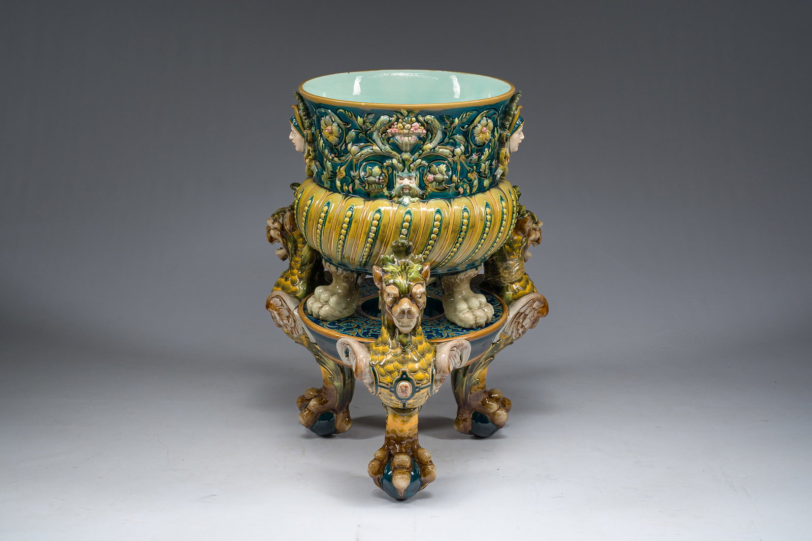 A large Minton style maiolica jardiniere on tripod pedestal with mascarons and griffins, 19th/20th (1 of 11)