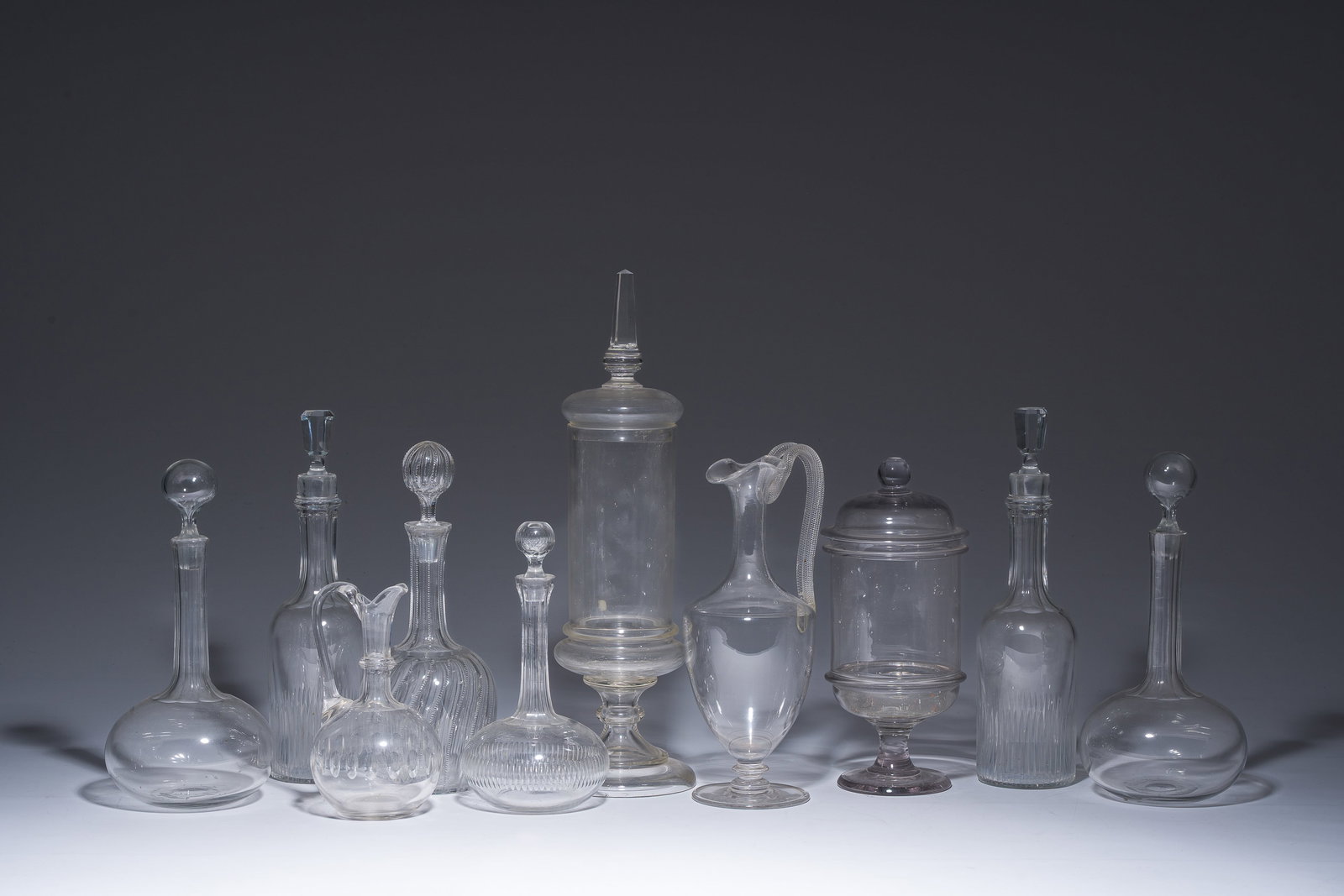 A varied collection of eight carafes and two bonbonnieres in glass and crystal, 19th/20th C. (1 of 13)