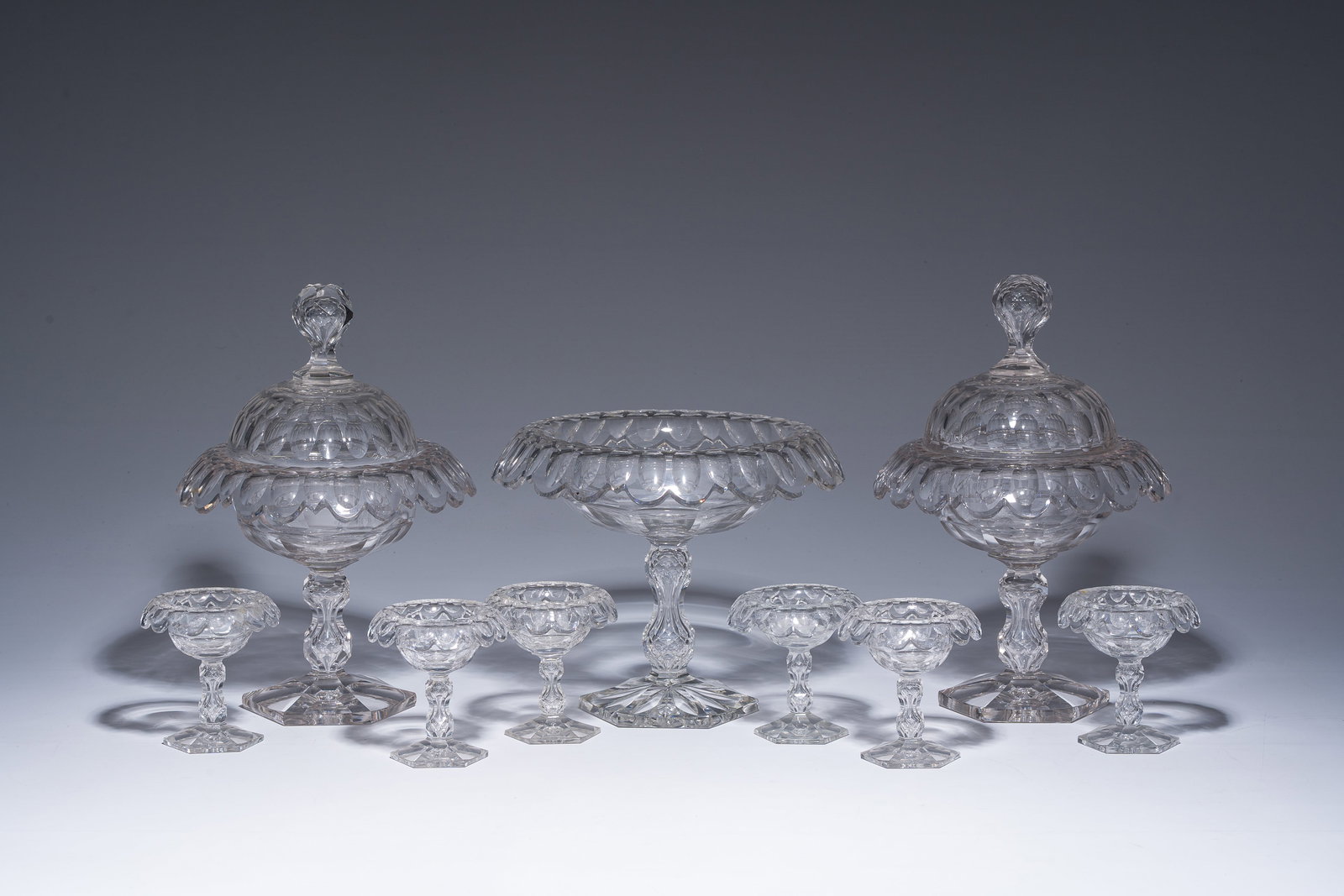 A varied collection of glass and crystal drageois and salts, 19th/20th C.: A varied collection of glass and crystal drageois and salts, 19th/20th C. H 31 cm (the largest item) H 10,5 cm (the smallest item)