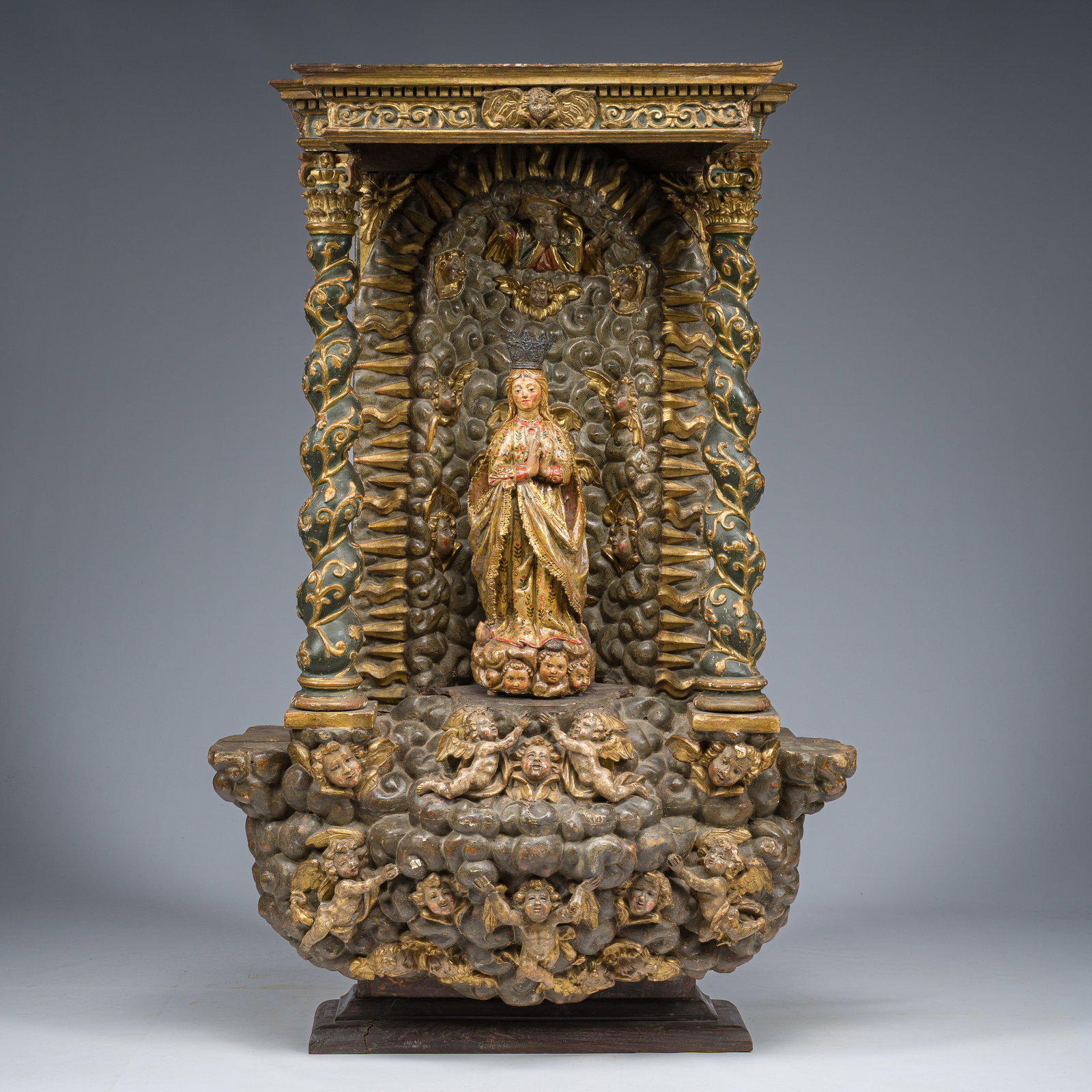 An exceptional Spanish gilt and polychrome wooden altar with a canopy with God the Father and angels (1 of 20)