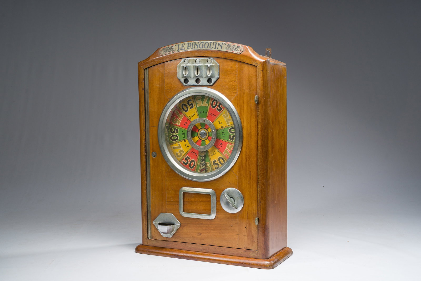 A French 'Le Pengouin' wooden coin-operated roulette machine with Alfred the penguin, Bonzini and (1 of 9)