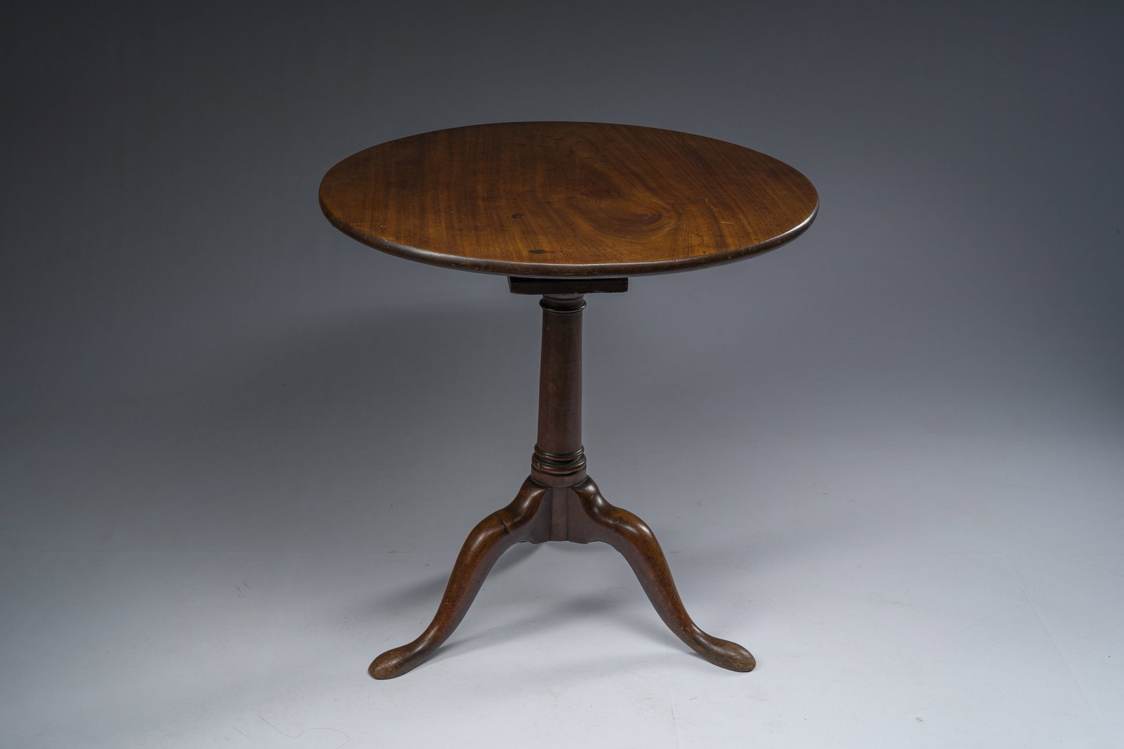 A round English mahogany tripod 'bird cage' side table, 19th C. (1 of 7)