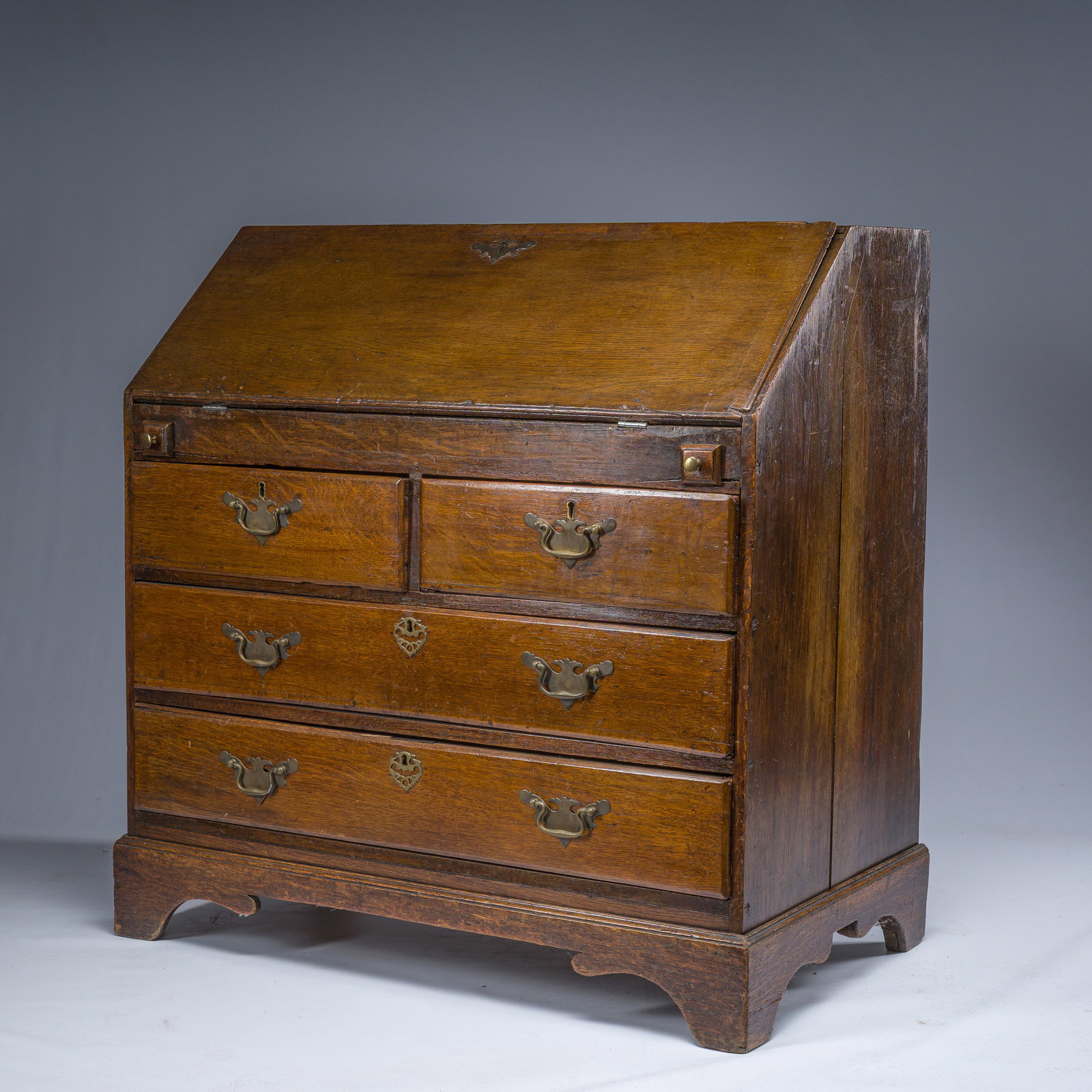 An English oak wooden secretaire with interior, 18th C. (1 of 8)