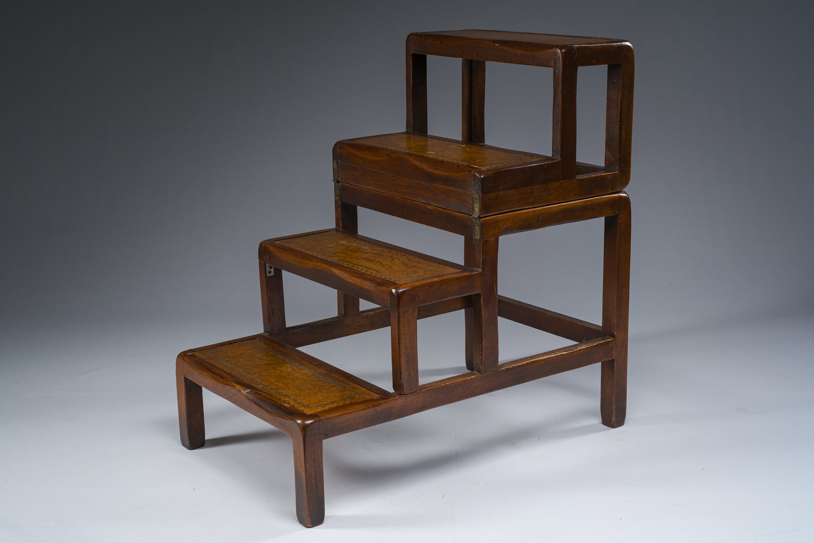 An English Victorian mahogany library ladder with leather upholstery convertible into a side table, (1 of 10)