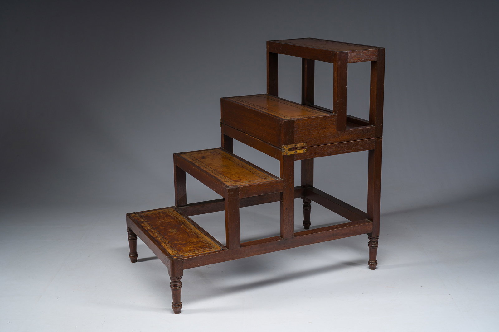 An English Victorian mahogany library ladder with leather upholstery convertible into a side table, (1 of 10)