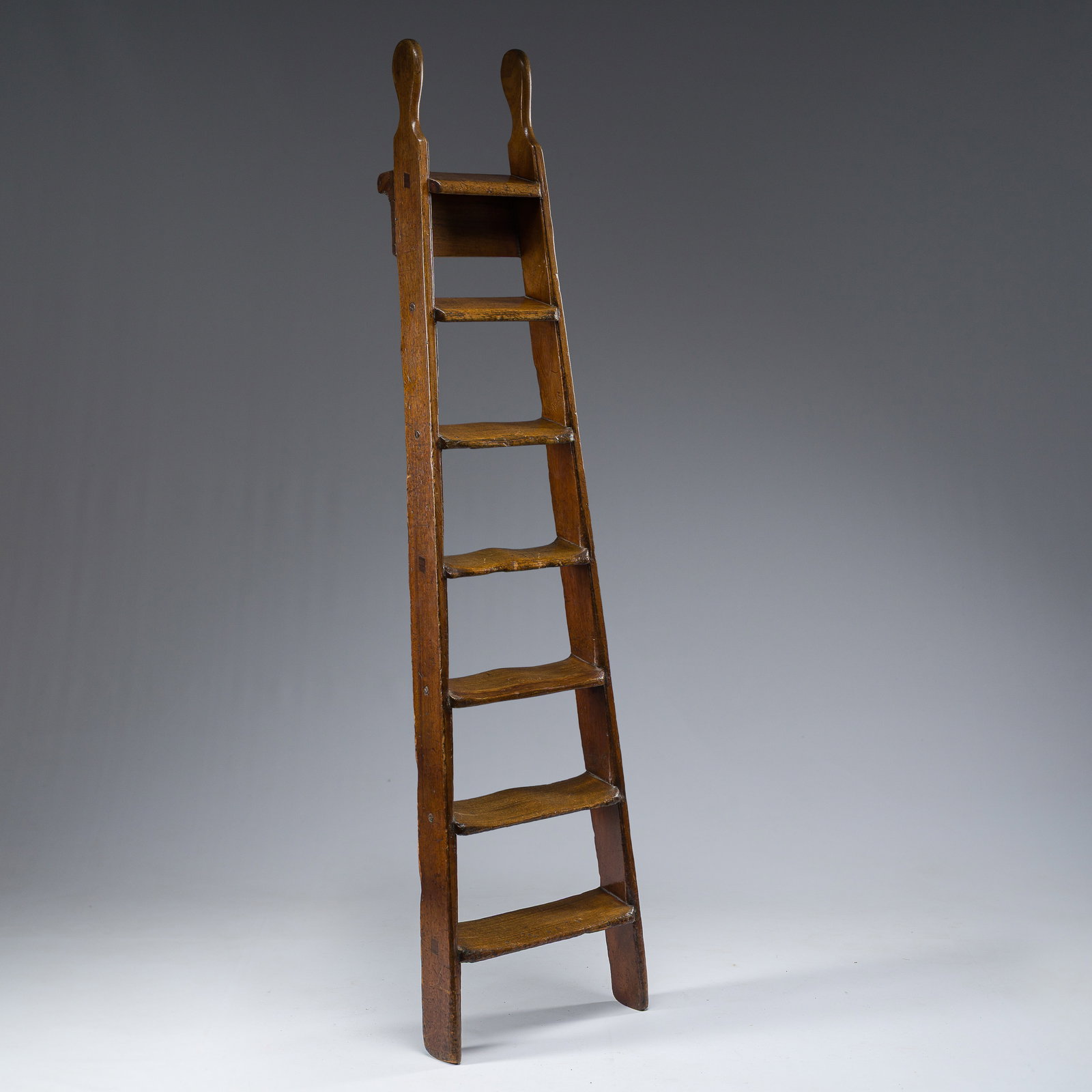 An English Victorian wooden library ladder, 19th C. (1 of 3)