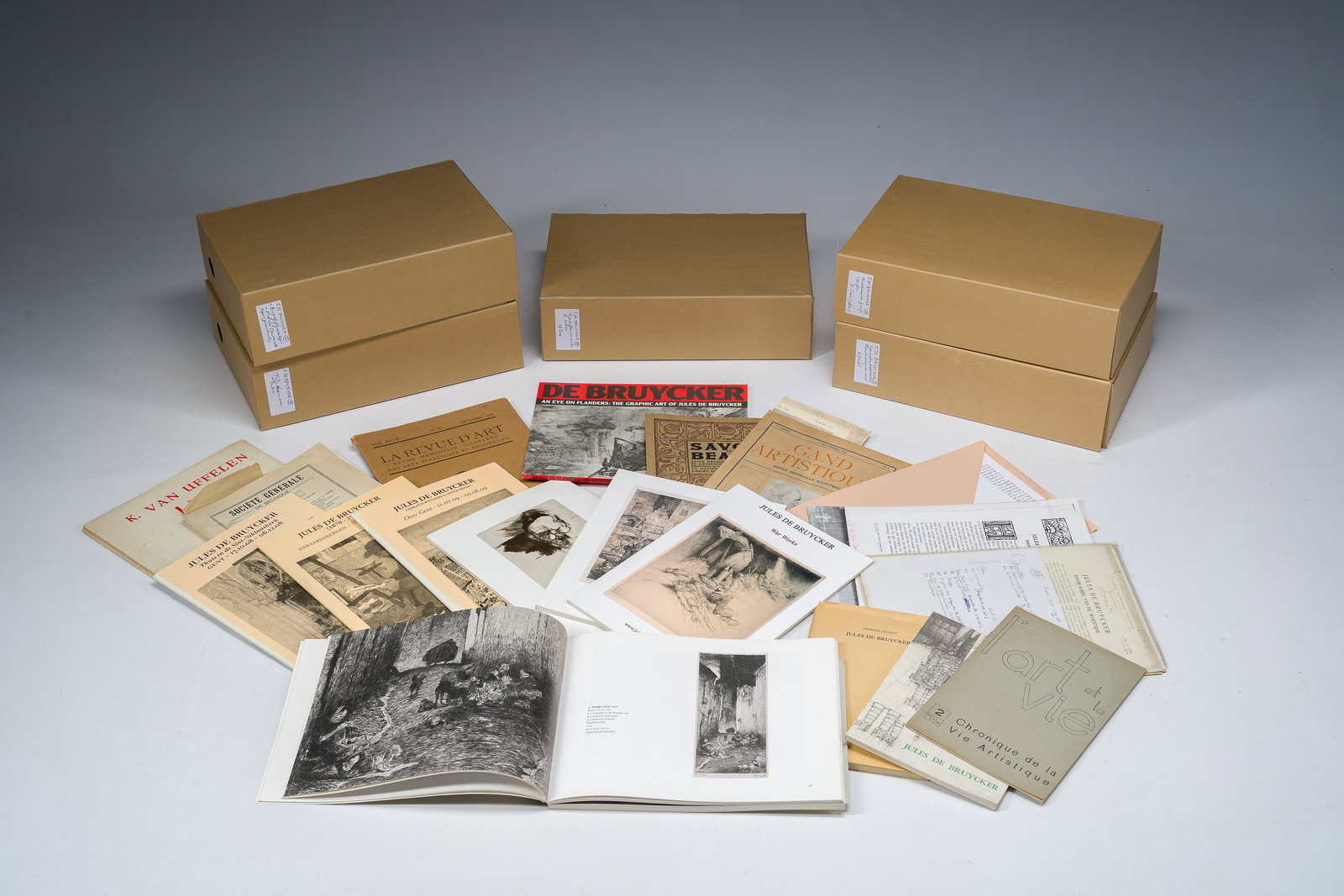 An extensive collection of literature and archival material relating to the Ghent artist Jules De (1 of 12)