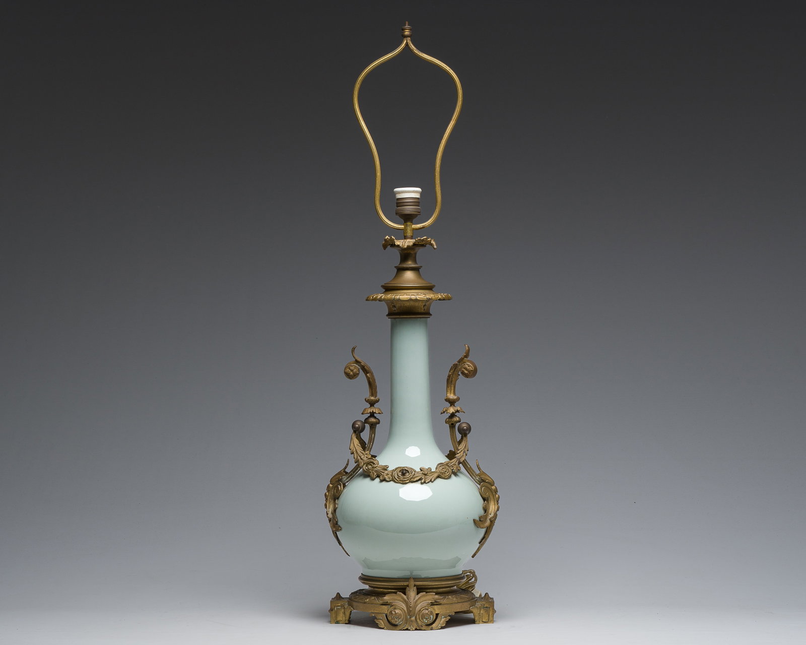 A Chinese style gilt bronze mounted celadon-glazed vase mounted into a lamp, 19th/20th C.: H 87 cm (incl. the mounts)