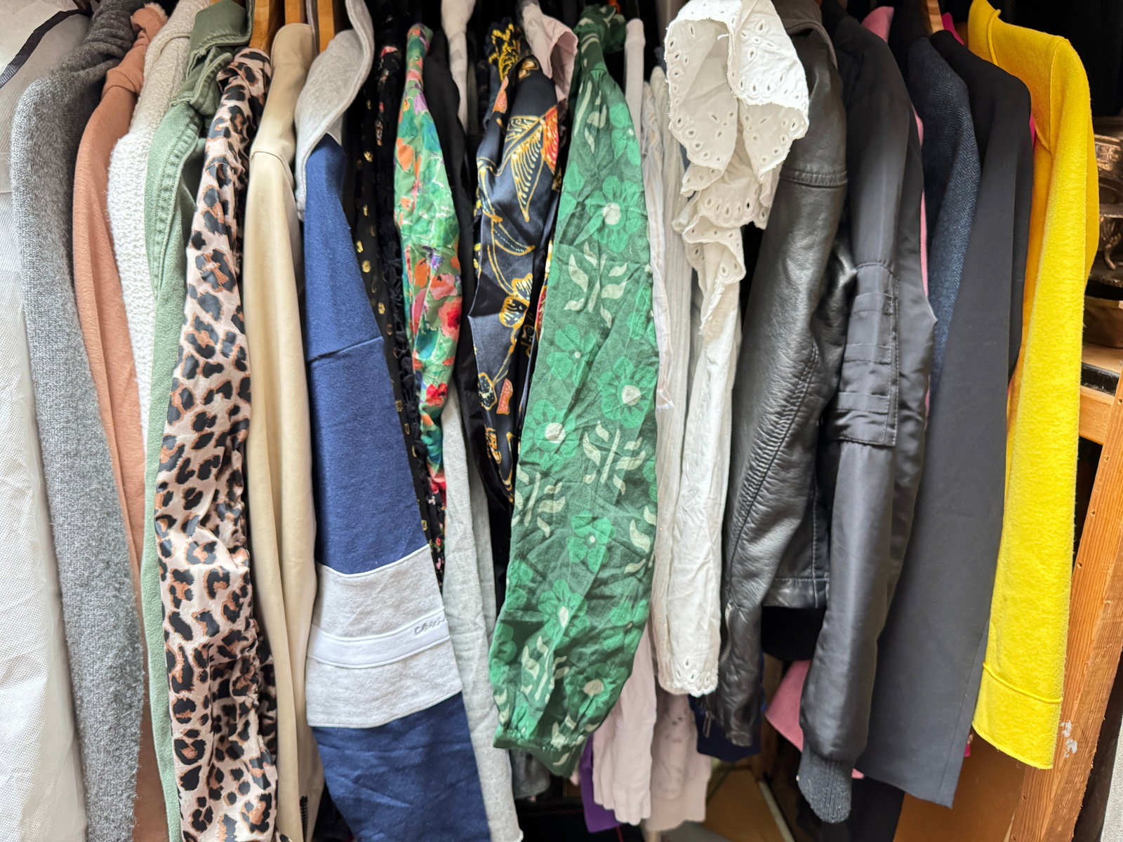 Assorted Designer Top: Size 0 women (40 pieces)