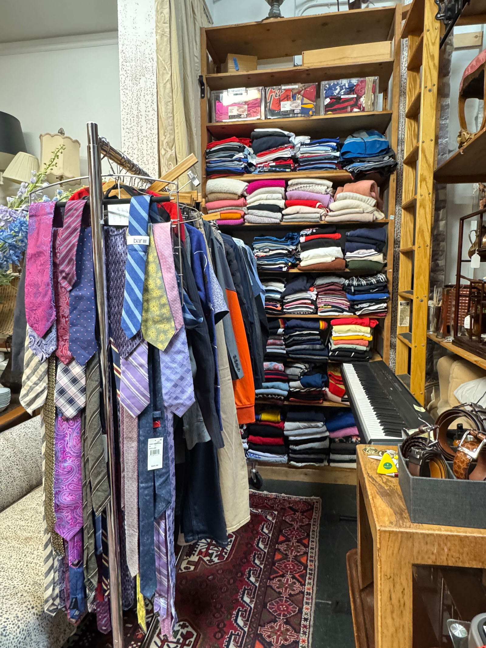 Assorted Men's Clothing in Bulk: brands includ: New Balance, Lacose, Nike, Lululemon, Avison, etc