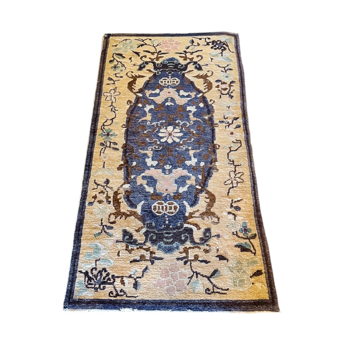Blue Beetle Rug: Beetle rug 67 x 33
