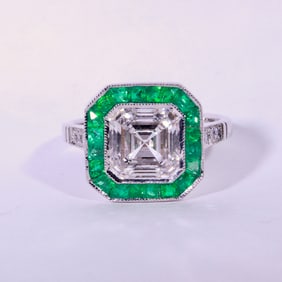 14k white gold Cushion cut Cert lab diamond with natrual emerald