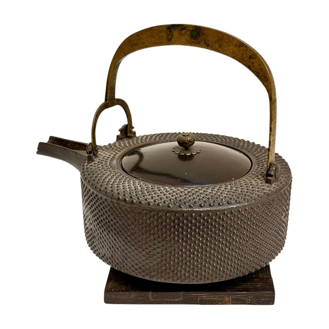 Antique Japanese Tetsubin Cast Iron Teapot Bronze Lid Brass Handle Arare Dot Kettle: A genuine, highly collectible antique Japanese Tetsubin (cast iron water kettle), dating to the late Meiji or Taisho period (late 19th to early 20th century).The kettle features the traditional Arare 