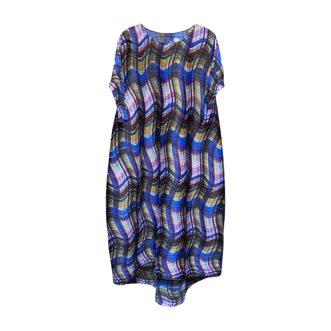 Issey Miyake Pleats Please Shift Dress Multicolored Geometric Wavy Line Plisse Size 5: A highly striking, authentic avant-garde garment from the iconic Pleats Please Issey Miyake fashion line.Known worldwide for revolutionary textile innovation, the garment showcases the brand's patente