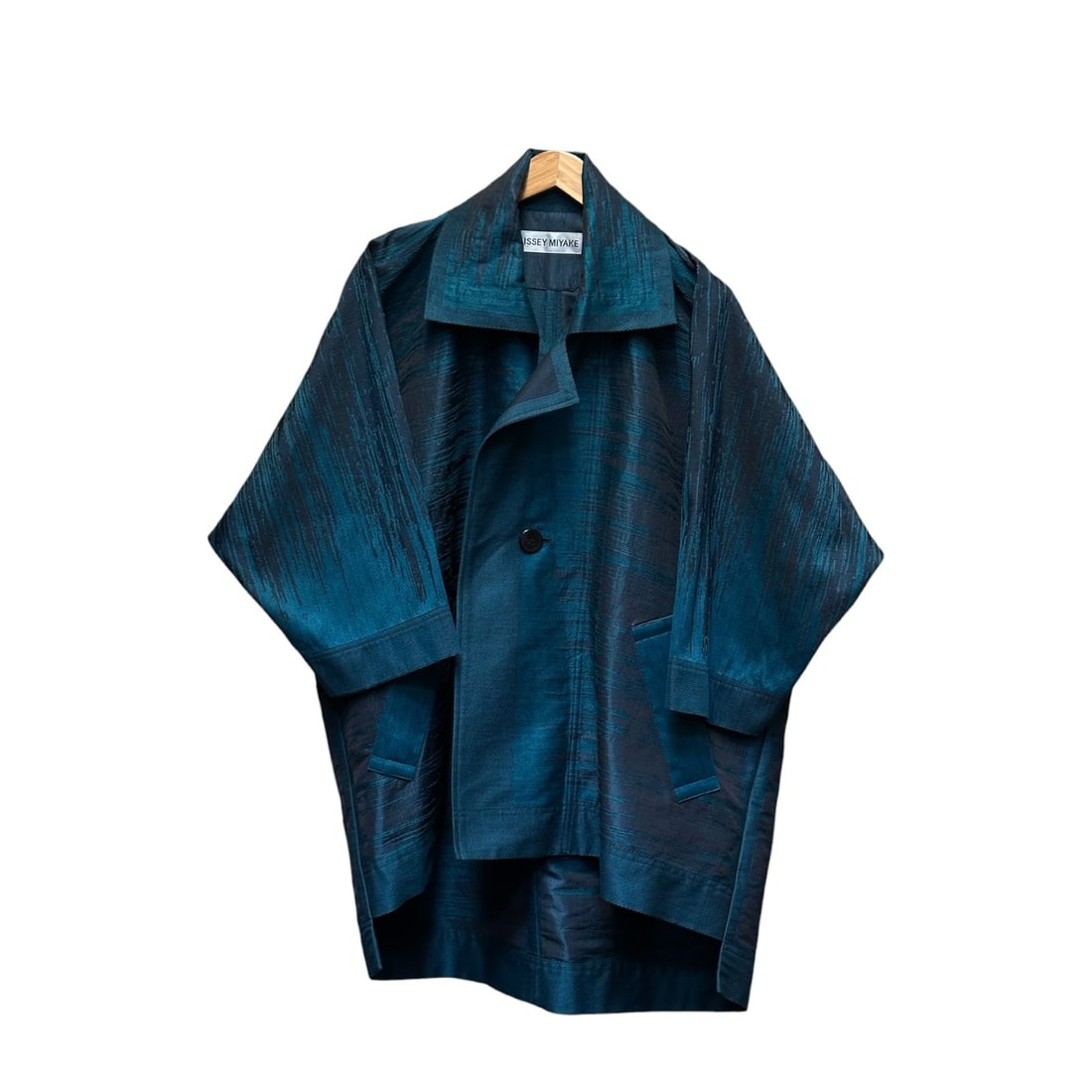 Issey Miyake Mainline Teal Blue Textured Cocoon Coat Kimono Jacket Oversized Size 2: A magnificent, highly sculptural statement piece from the prestigious Issey Miyake Mainline collection.Unlike the casual, lightweight Pleats Please diffusion line, Miyake’s mainline collections focu