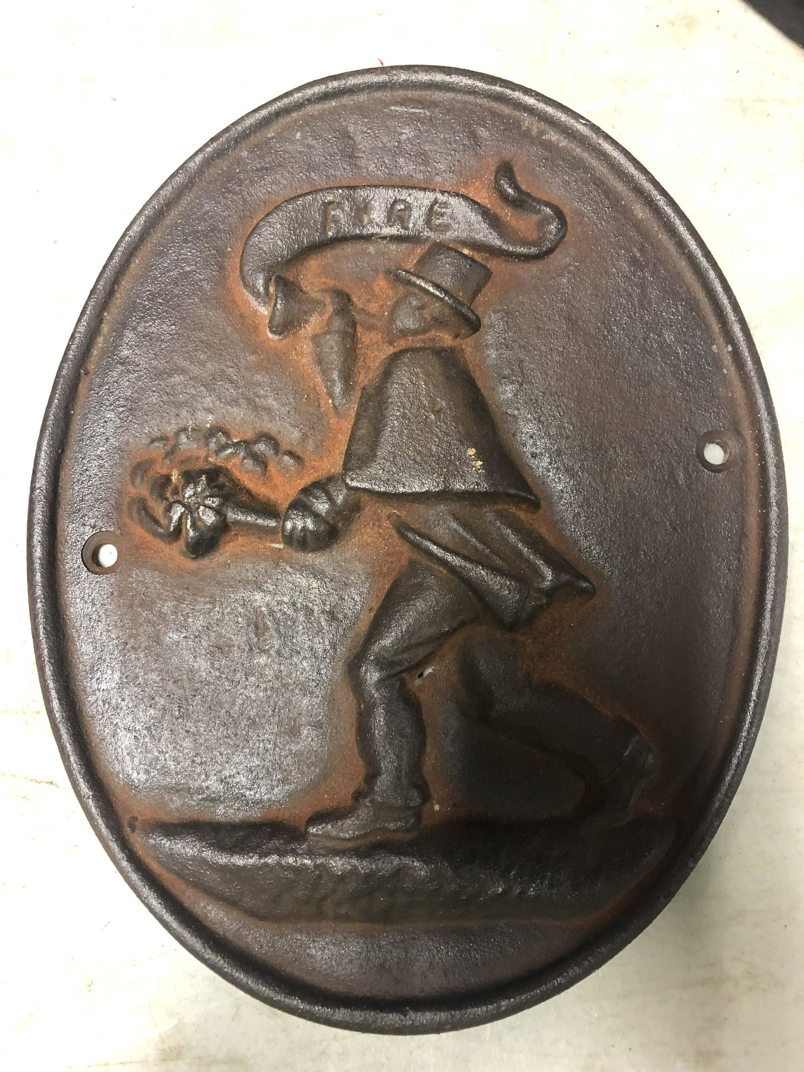 CAST IRON TRIVET, FIREMAN HORN (1 of 1)