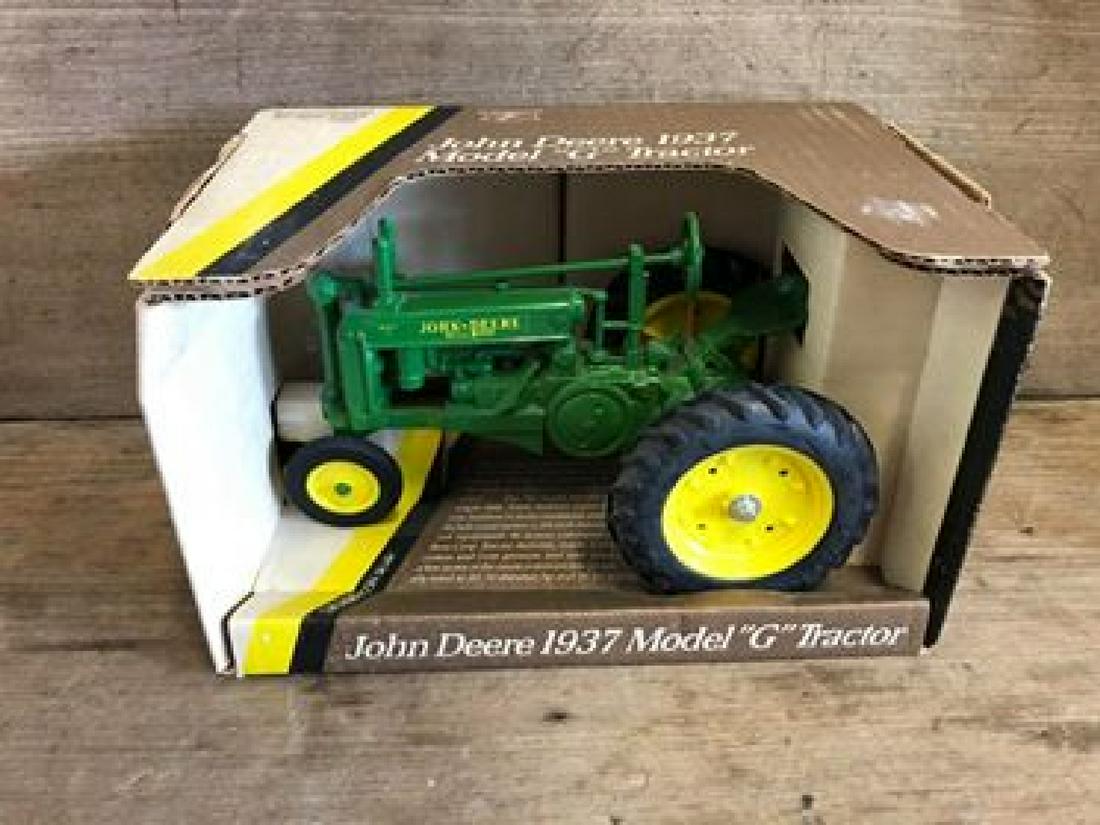 John Deere 1937 Model G Tractor 1/16 Scale: John Deere 1937 Model G Tractor 1/16 Scale
