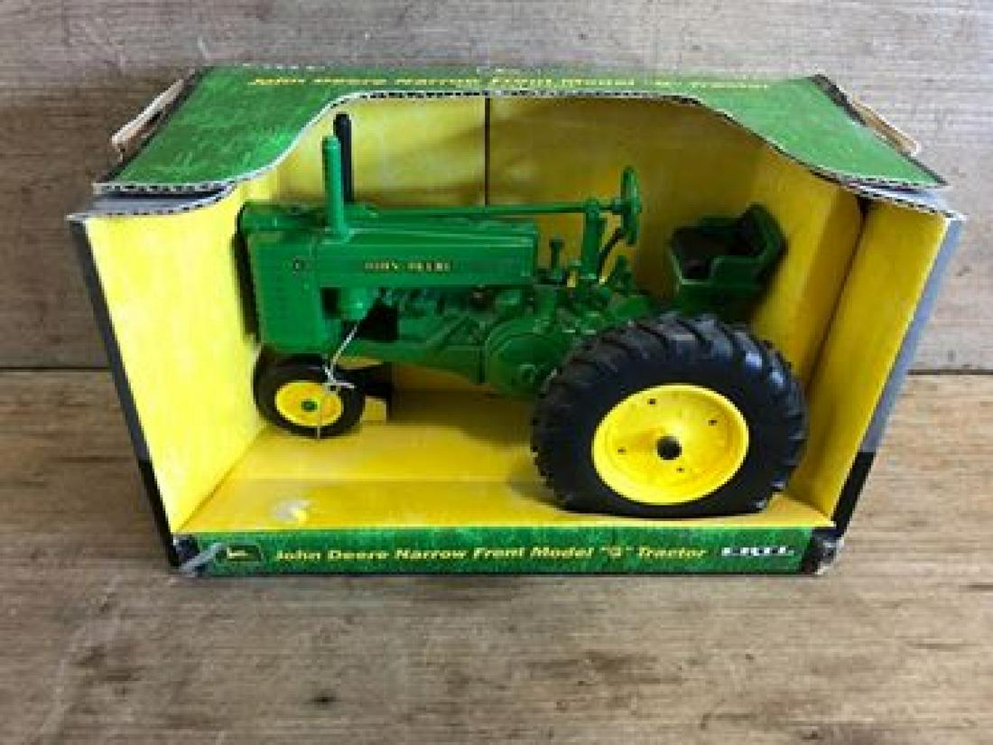 John Deere Narrow Front Model "G" Tractor 1/16 Scale: John Deere Narrow Front Model "G" Tractor 1/16 Scale