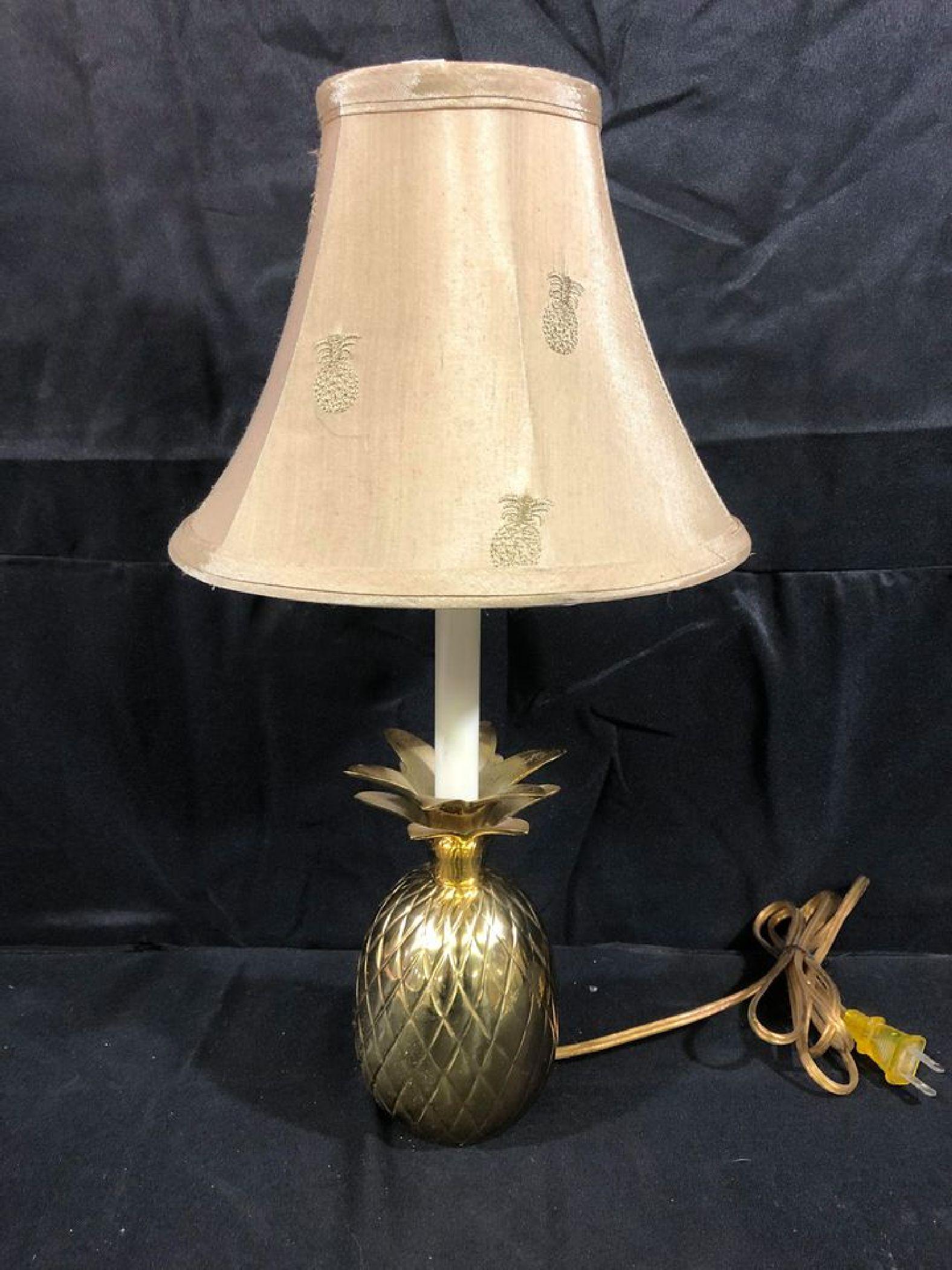 Brass Pineapple Lamp (1 of 2)