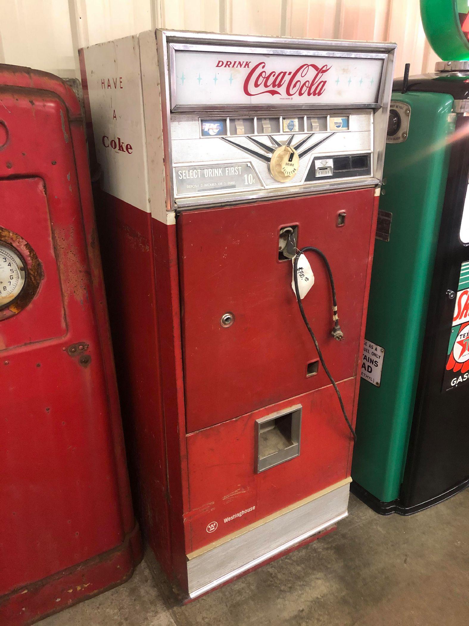 Vintage Drink Coca-Cola 10 Cent Vending Machine: Vintage Drink Coca-Cola 10 Cent Vending Machine