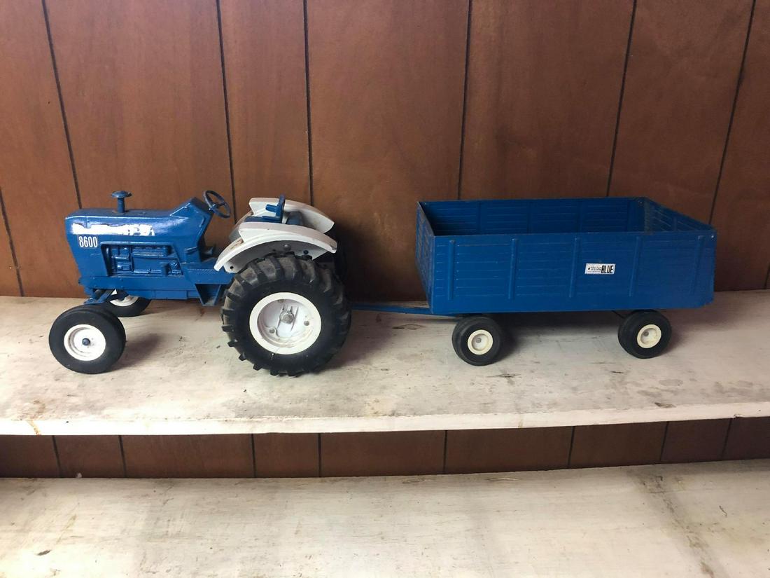 Ford 8600 Tractor With Wagon: Ford 8600 Tractor With Wagon